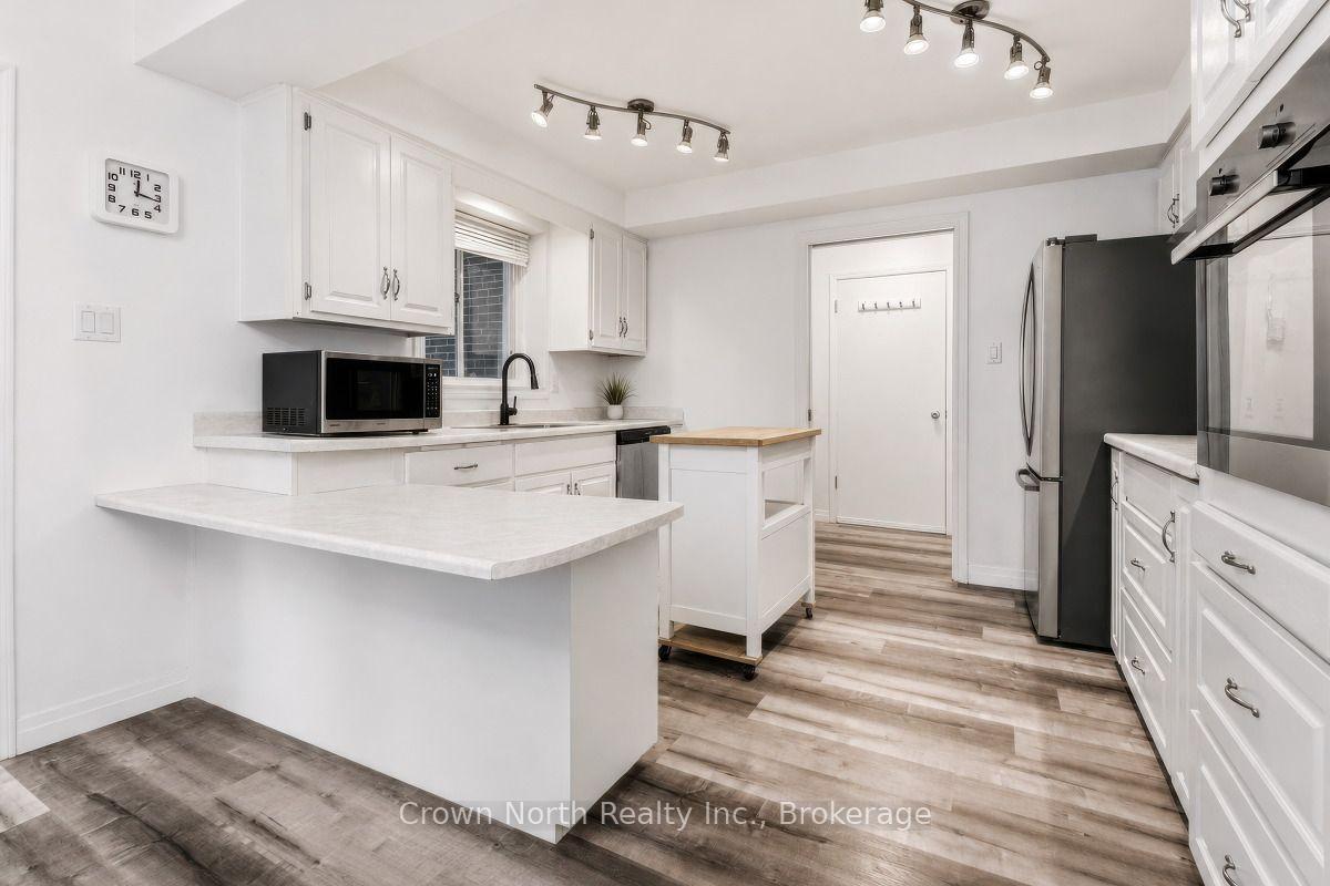 Photo 23 of 127 Carson Drive, Kitchener, Grand River North — HOMEH