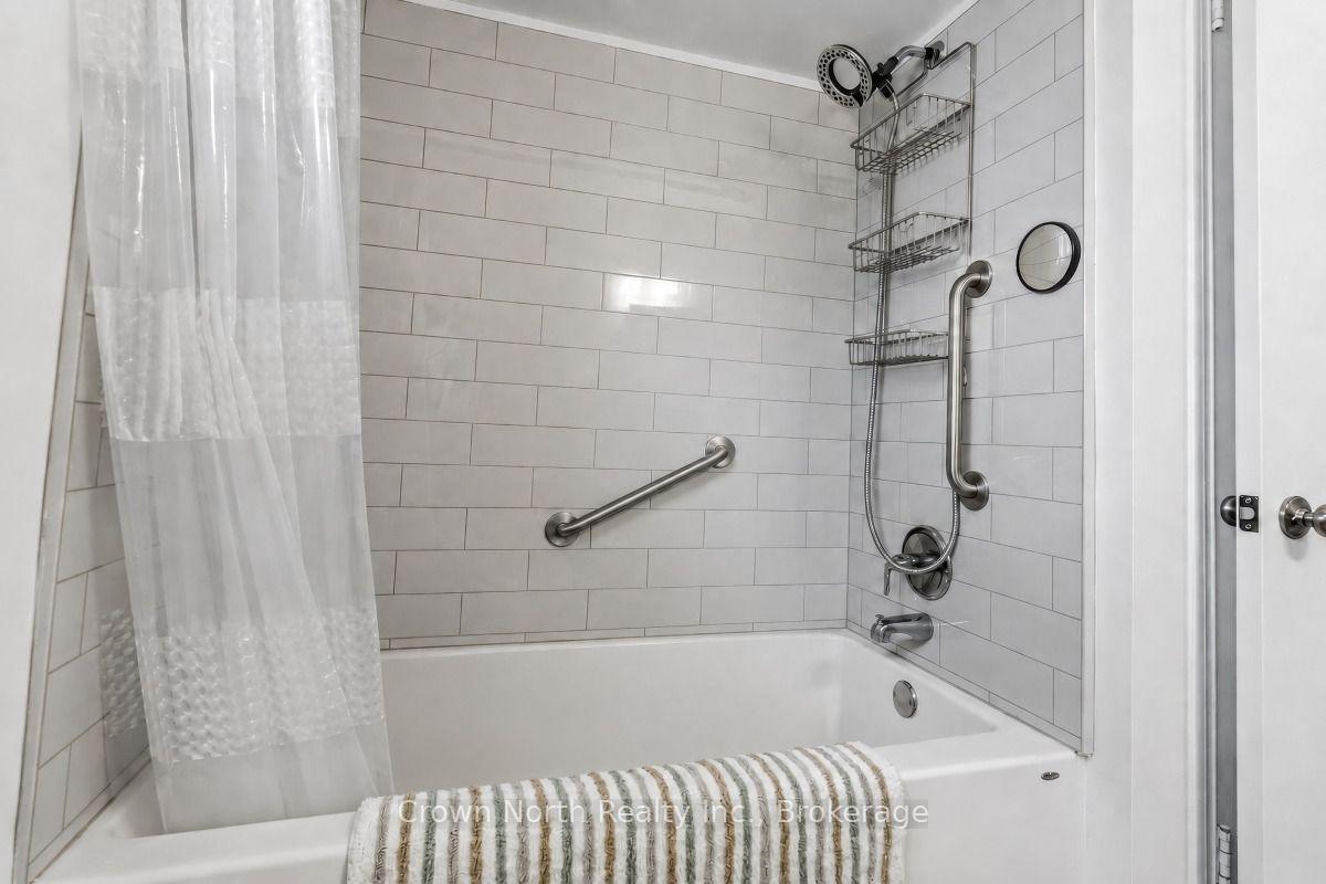 Photo 35 of 127 Carson Drive, Kitchener, Grand River North — HOMEH