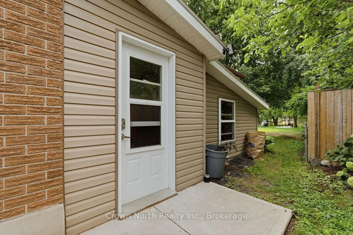 Photo 4 of 127 Carson Drive, Kitchener, Grand River North — HOMEH