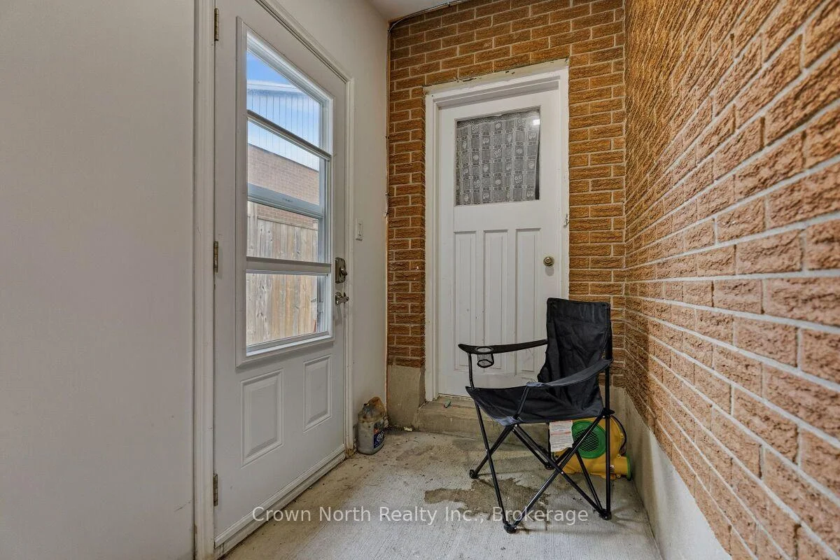 Photo 5 of 127 Carson Drive, Kitchener, Grand River North — HOMEH
