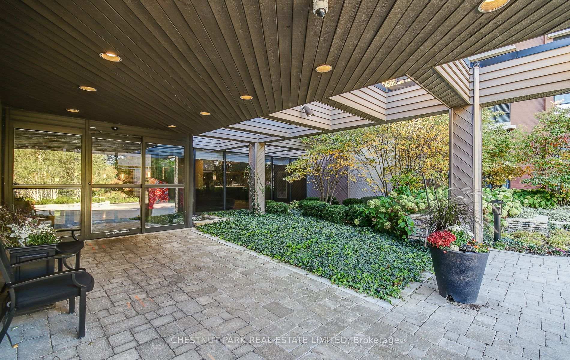 Photo 3 of Unit 812, 1400 Dixie Road, Mississauga, Lakeview — HOMEH