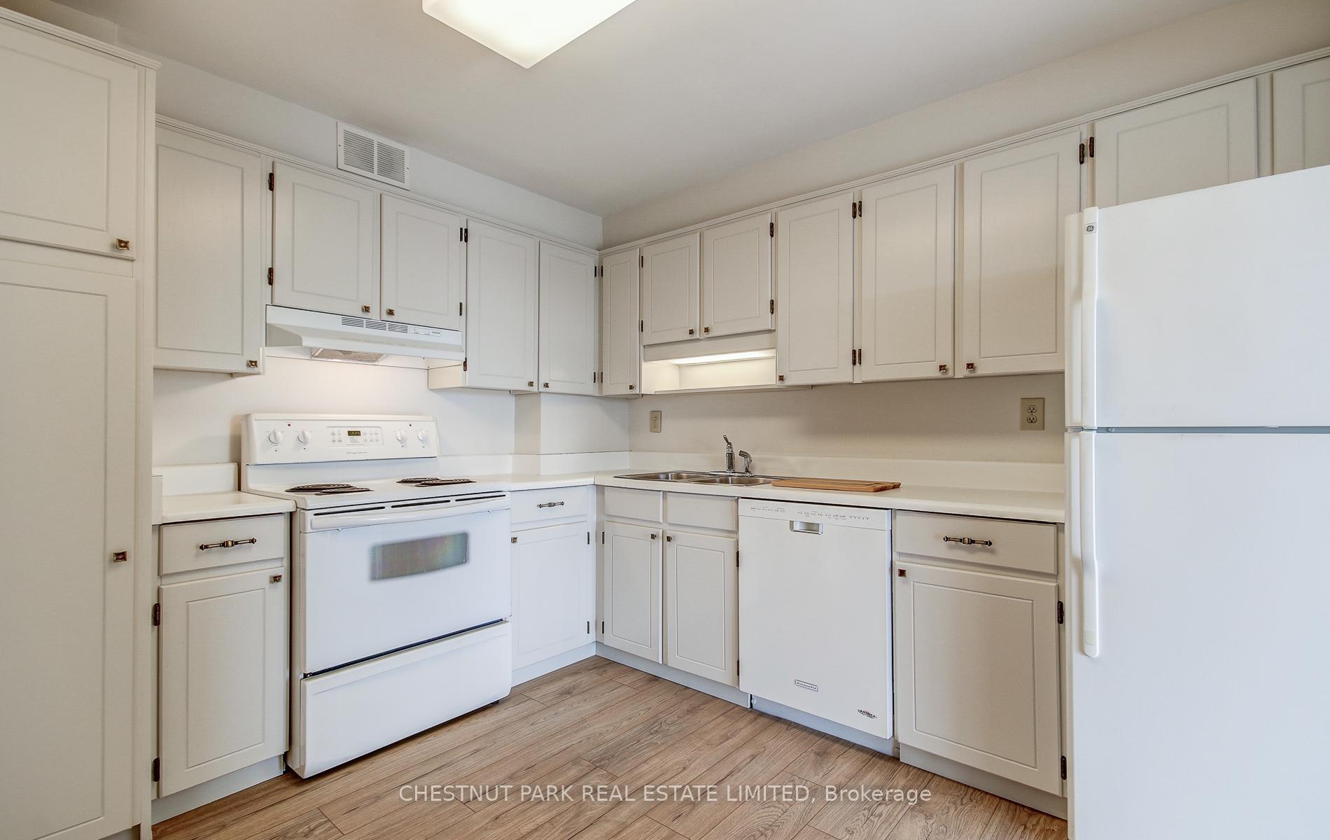 Photo 12 of Unit 812, 1400 Dixie Road, Mississauga, Lakeview — HOMEH