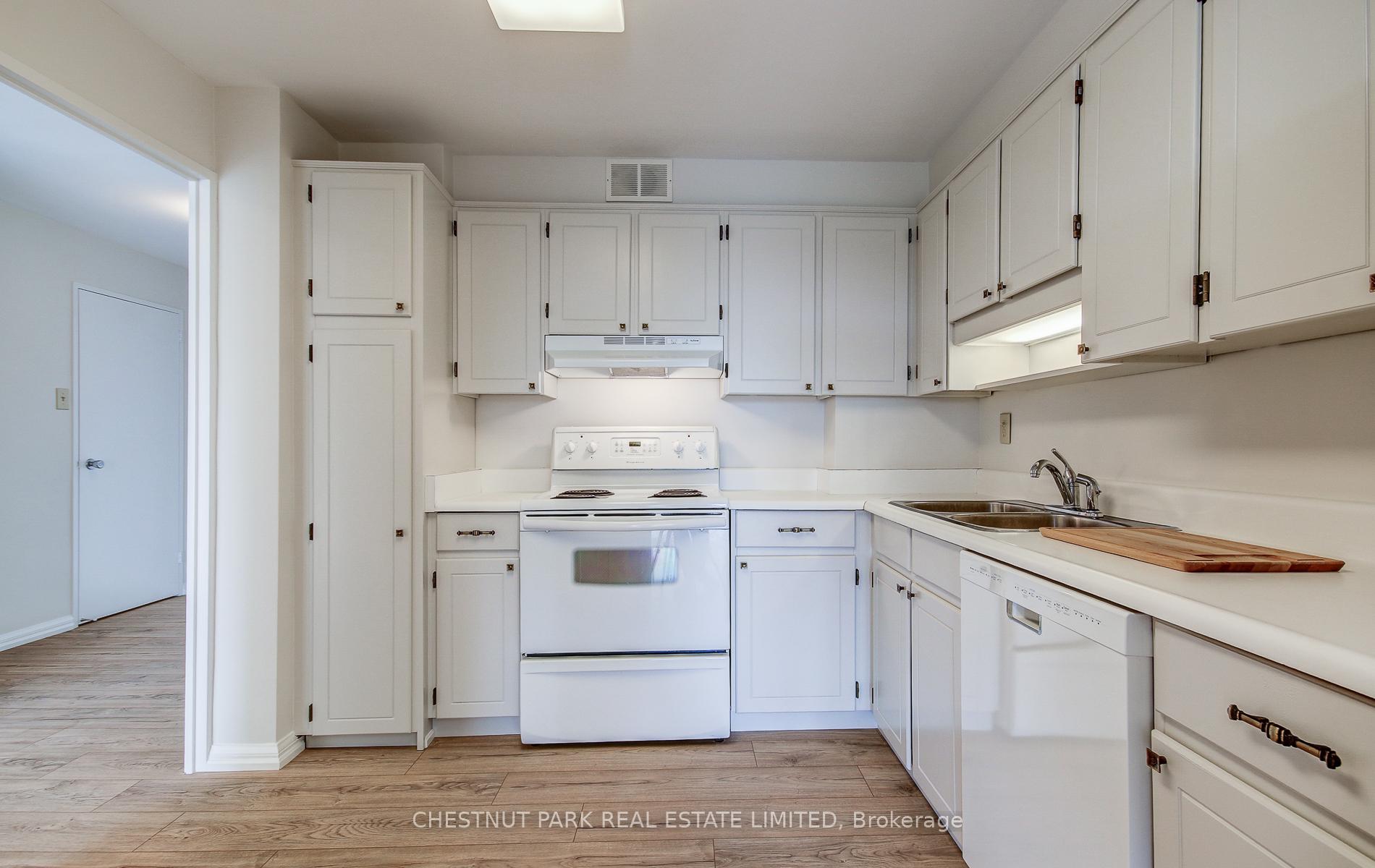 Photo 13 of Unit 812, 1400 Dixie Road, Mississauga, Lakeview — HOMEH