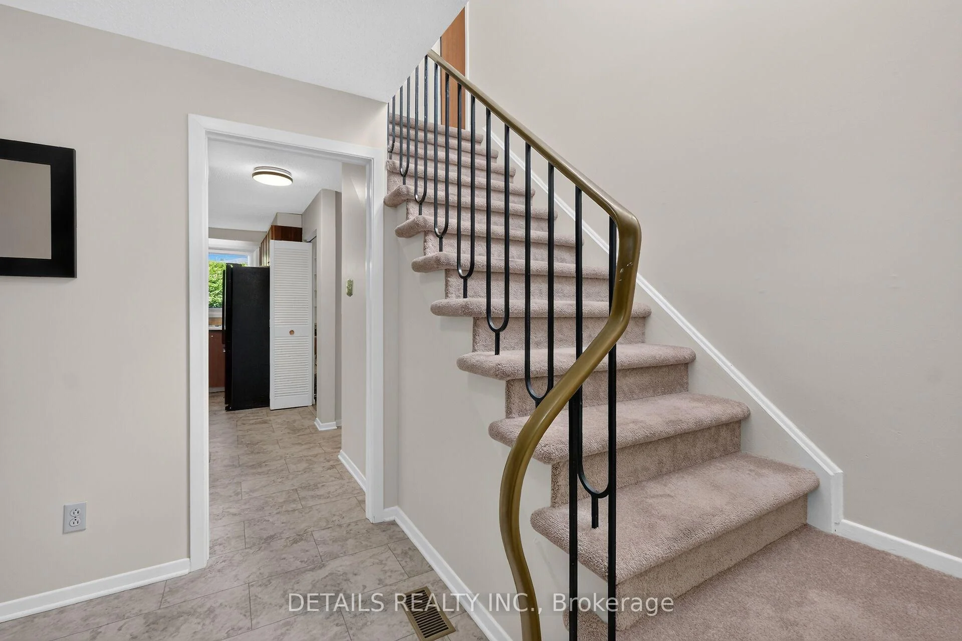 Photo 4 of 21 Seymour Avenue, Ottawa, Borden Farm/Stewart Farm/Carleton Heights/Parkwood Hills — HOMEH
