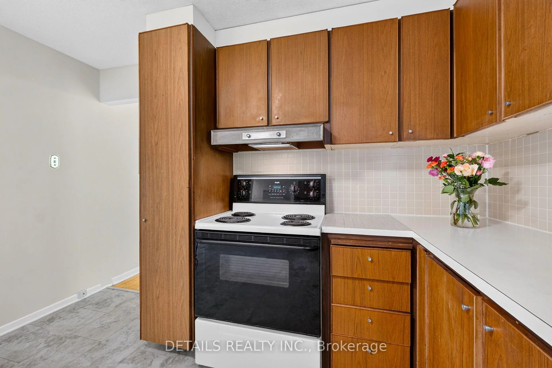 Photo 12 of 21 Seymour Avenue, Ottawa, Borden Farm/Stewart Farm/Carleton Heights/Parkwood Hills — HOMEH