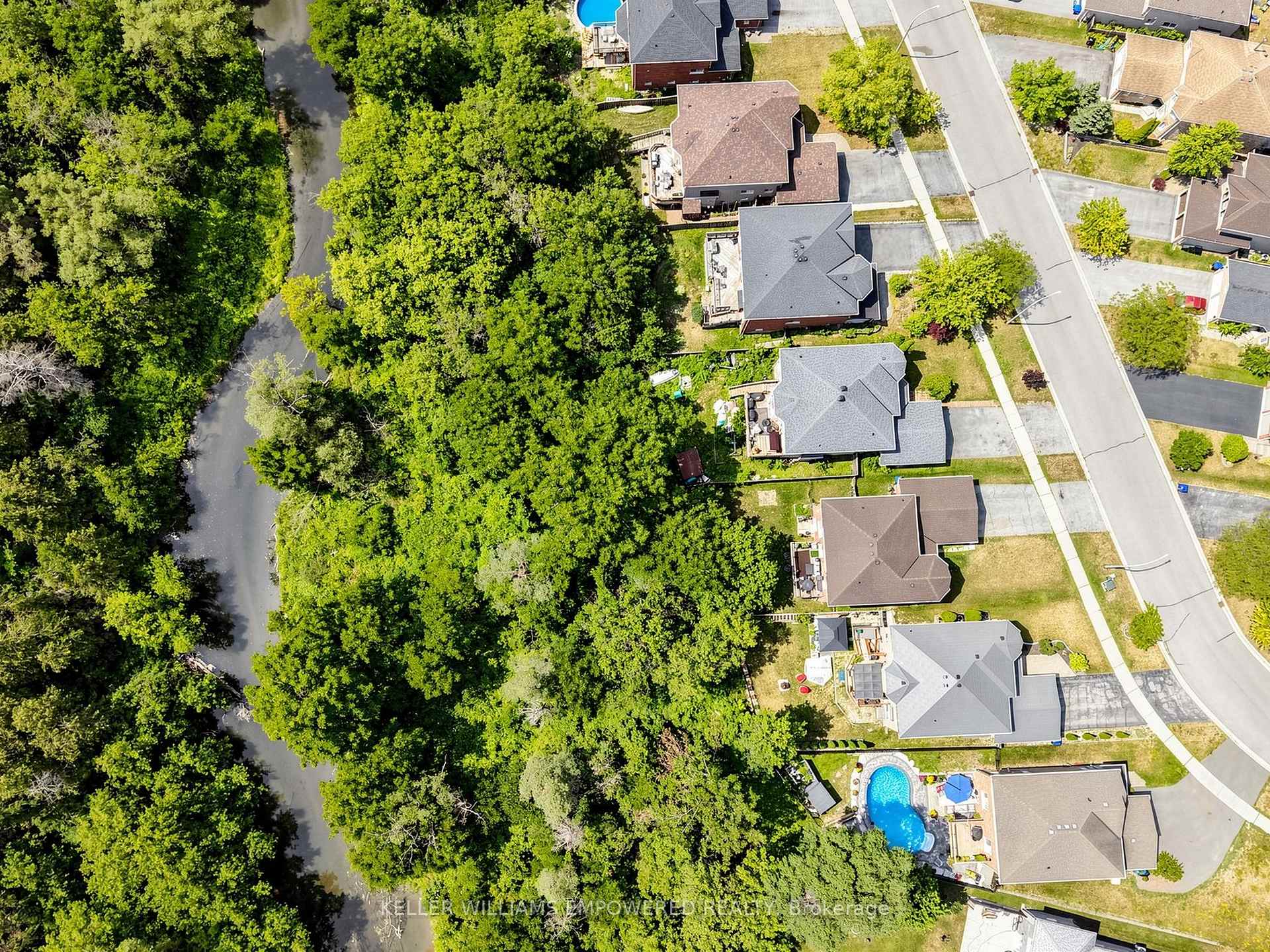 Photo 47 of 135 Buchanan Drive, New Tecumseth, Alliston — HOMEH