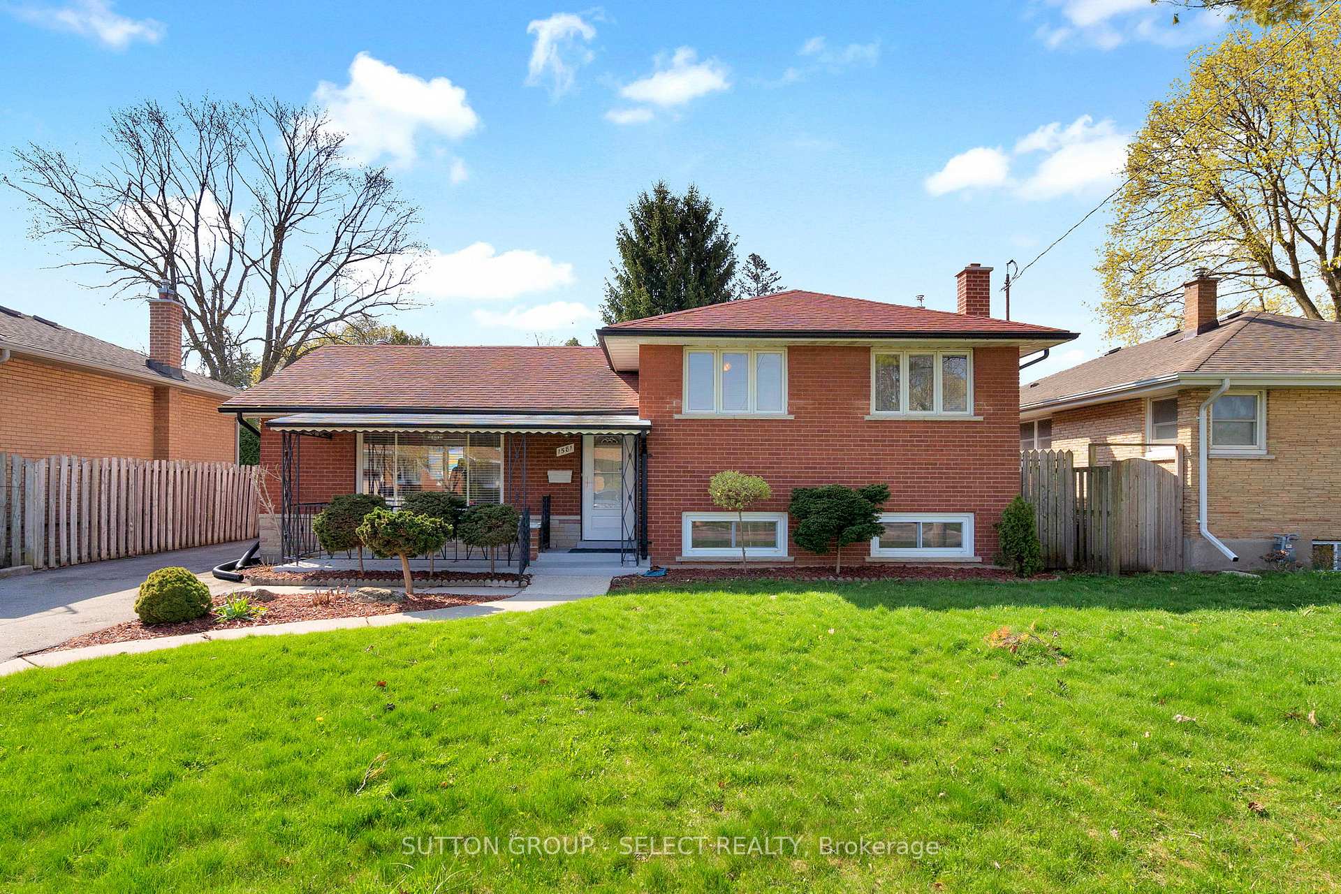Front of 1581 Borden Street