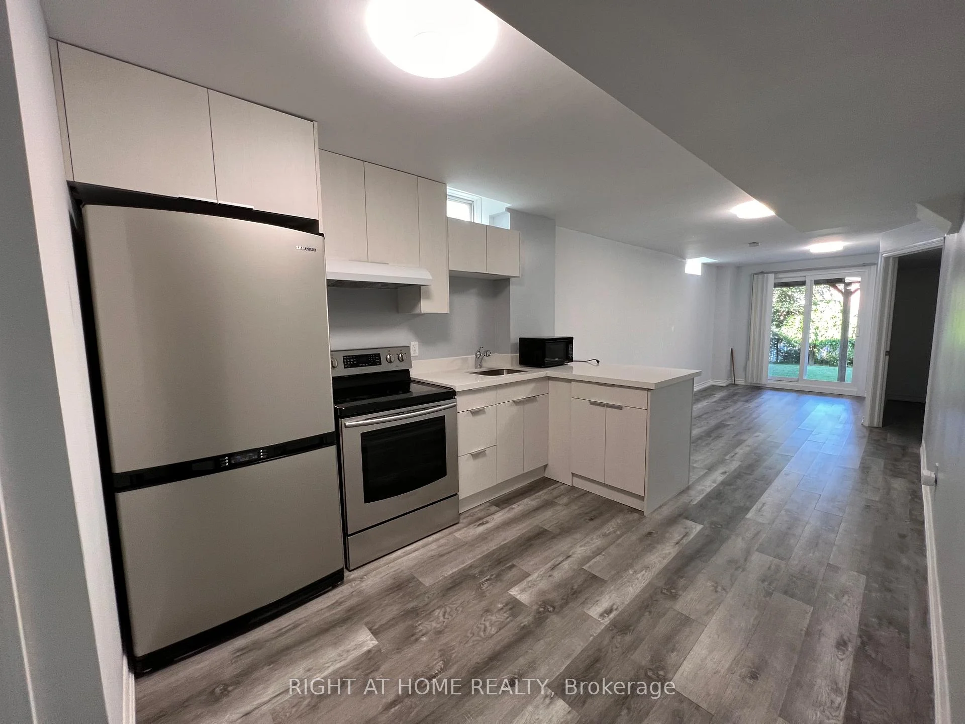 Photo 2 of Unit Upper, 746 Walpole Crescent, Newmarket, Stonehaven-Wyndham — HOMEH