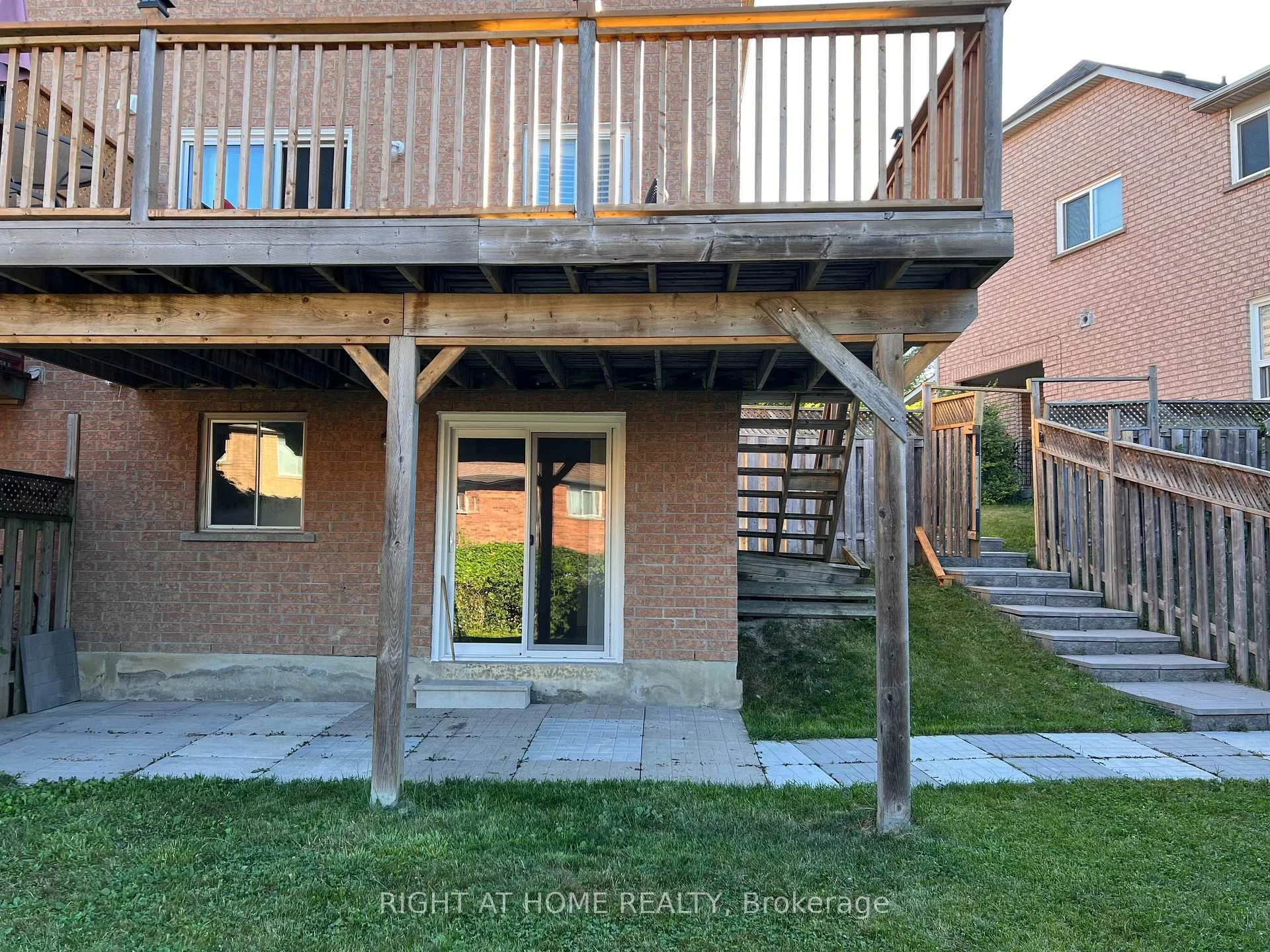 Photo 3 of Unit Upper, 746 Walpole Crescent, Newmarket, Stonehaven-Wyndham — HOMEH