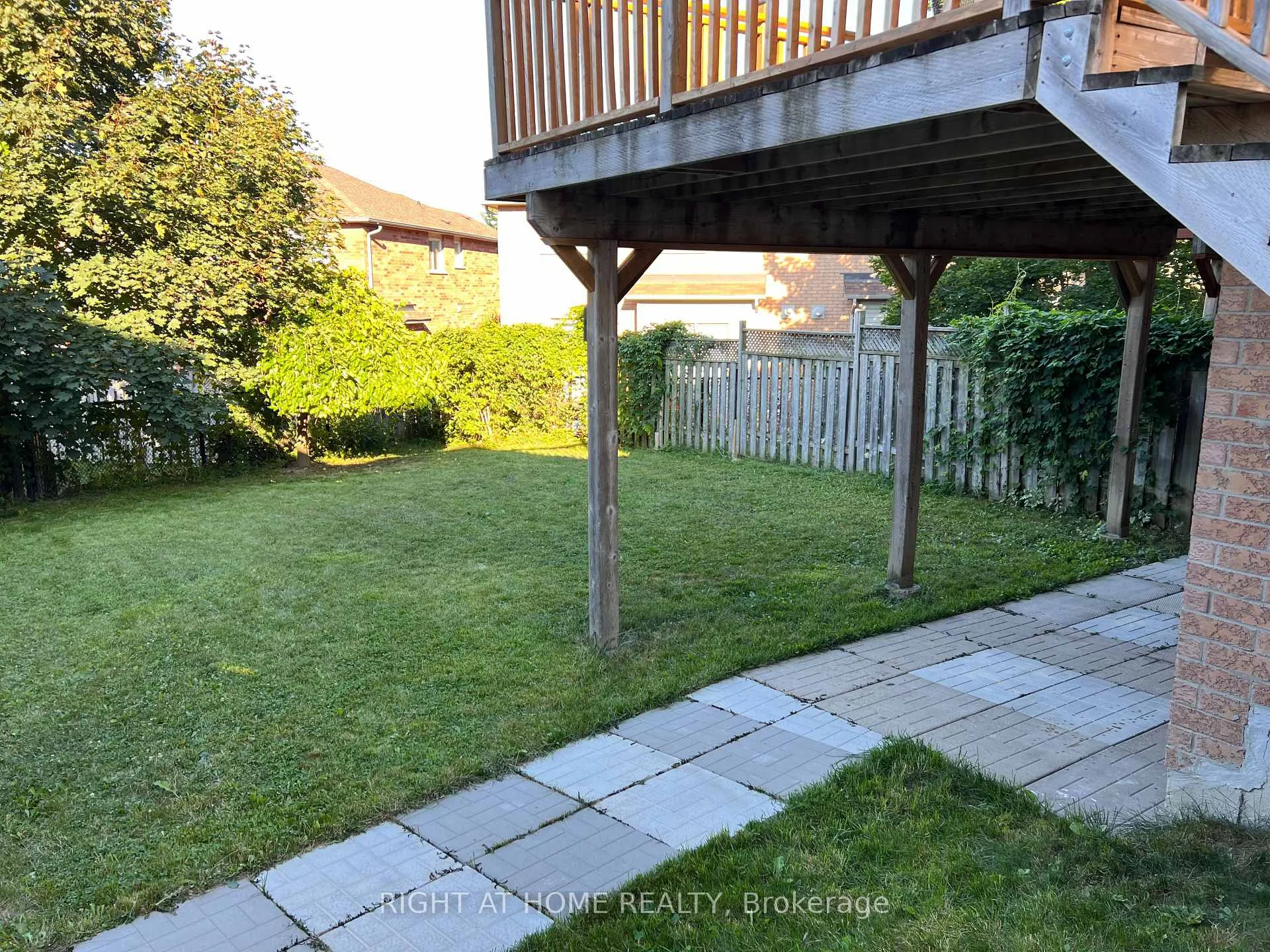 Photo 4 of Unit Upper, 746 Walpole Crescent, Newmarket, Stonehaven-Wyndham — HOMEH