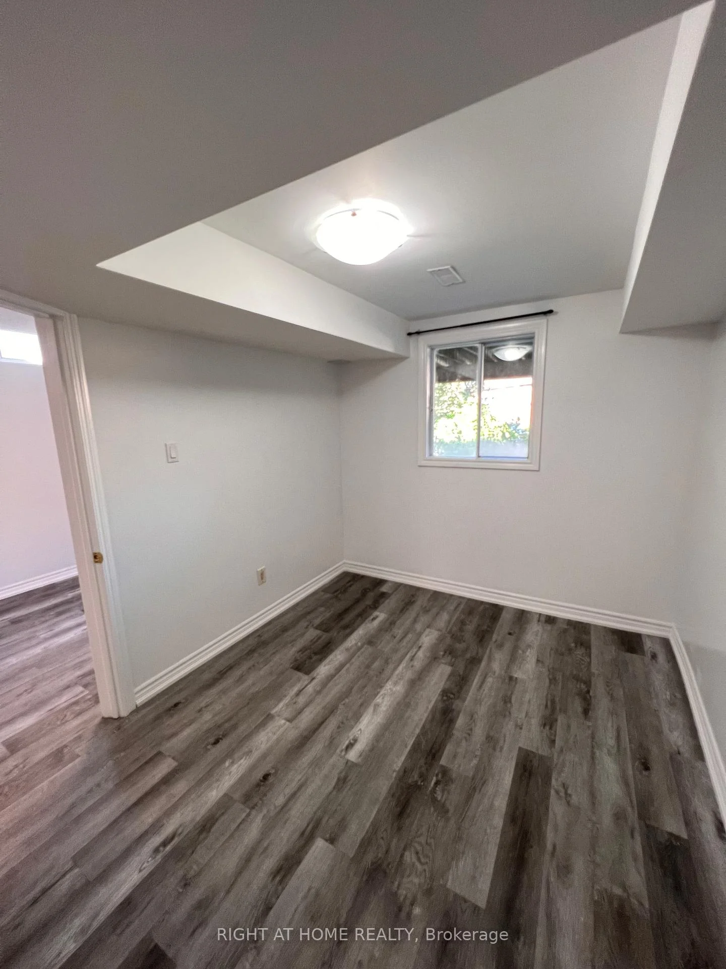 Photo 9 of Unit Upper, 746 Walpole Crescent, Newmarket, Stonehaven-Wyndham — HOMEH