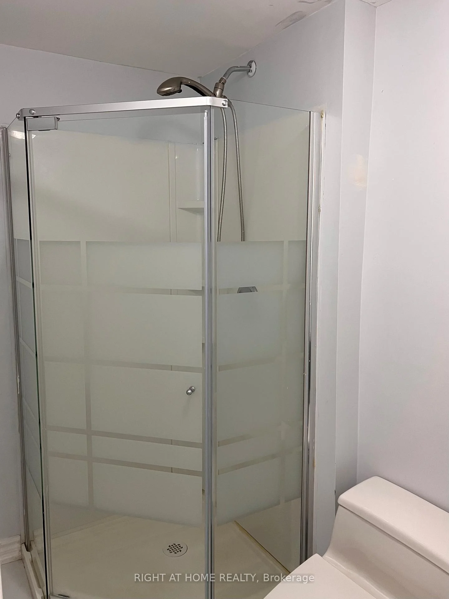 Photo 11 of Unit Upper, 746 Walpole Crescent, Newmarket, Stonehaven-Wyndham — HOMEH