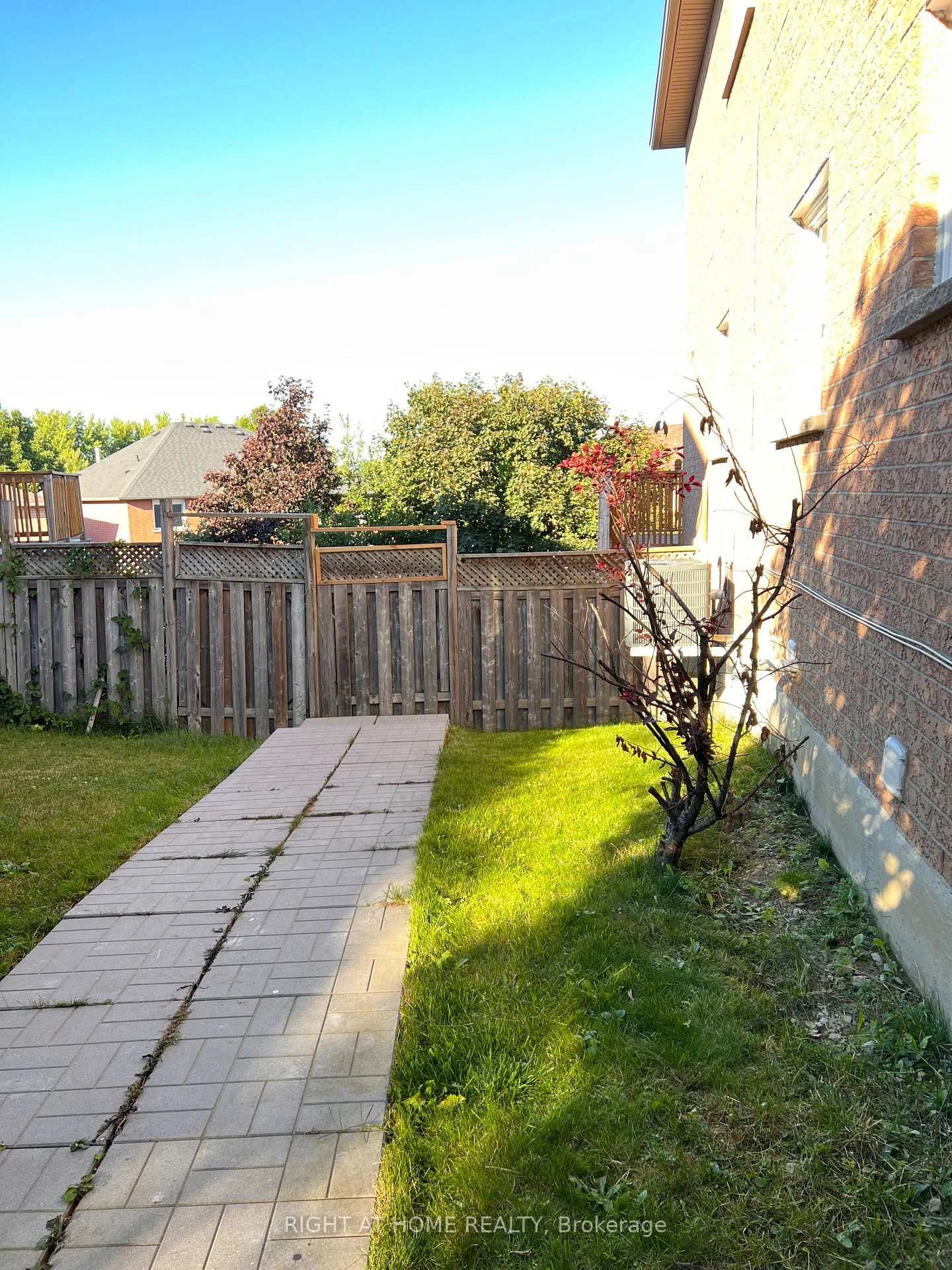 Photo 13 of Unit Upper, 746 Walpole Crescent, Newmarket, Stonehaven-Wyndham — HOMEH