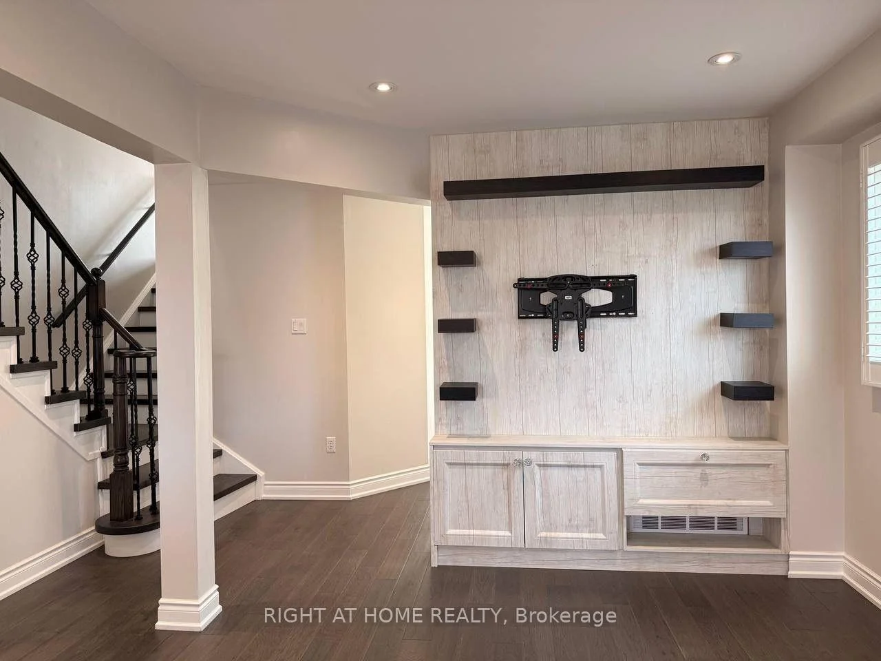 Photo 23 of Unit Upper, 746 Walpole Crescent, Newmarket, Stonehaven-Wyndham — HOMEH