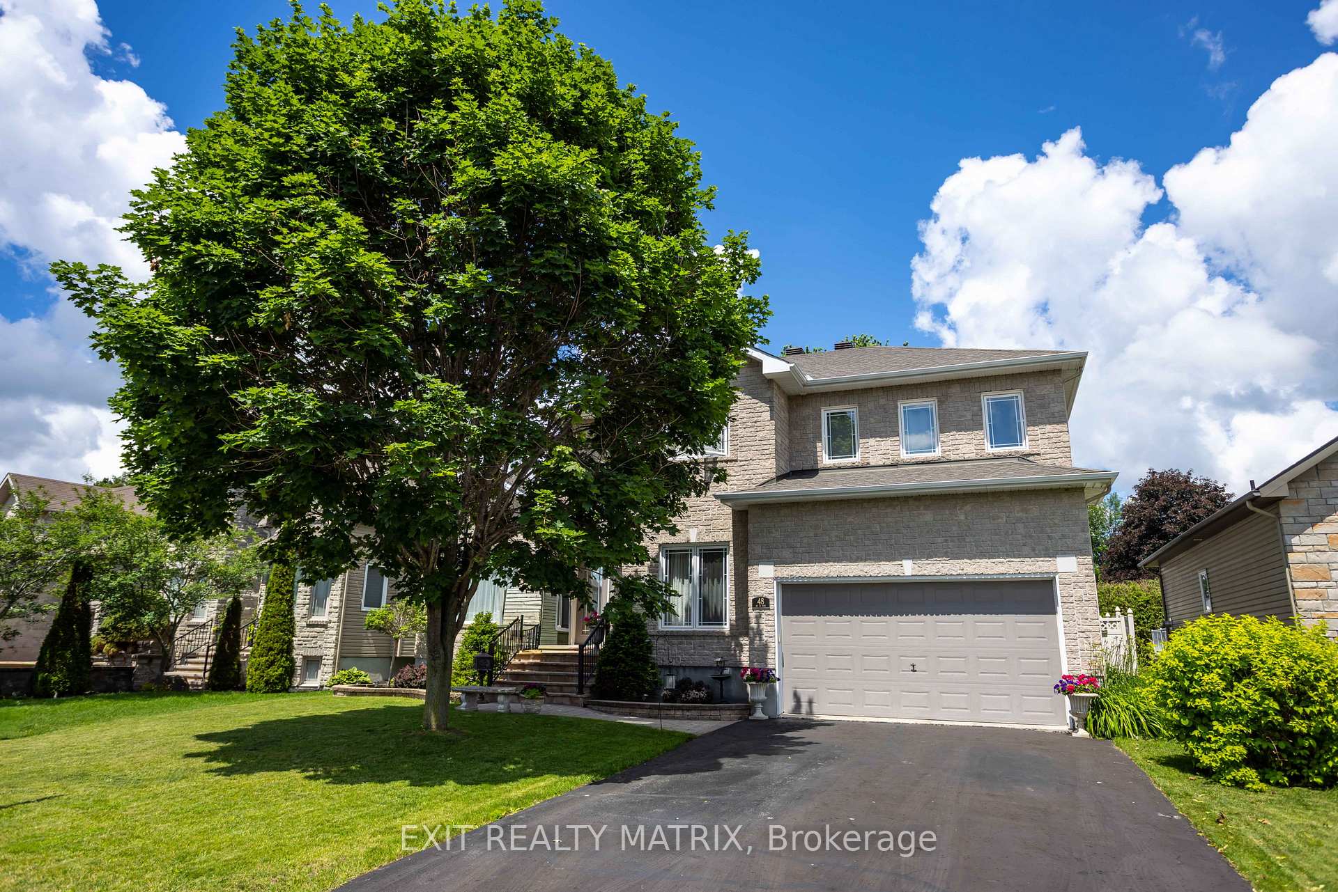 Photo 2 of 48 De La Rive Drive, Russell, Embrun — HOMEH