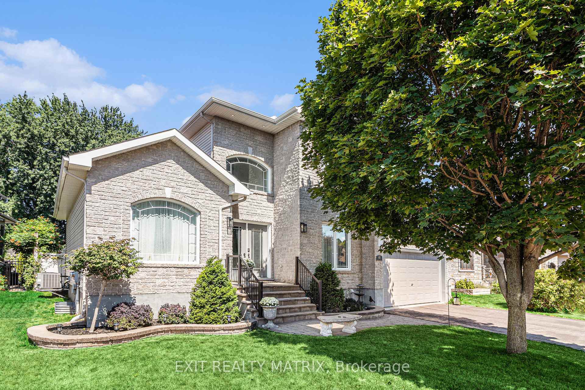 Photo 4 of 48 De La Rive Drive, Russell, Embrun — HOMEH