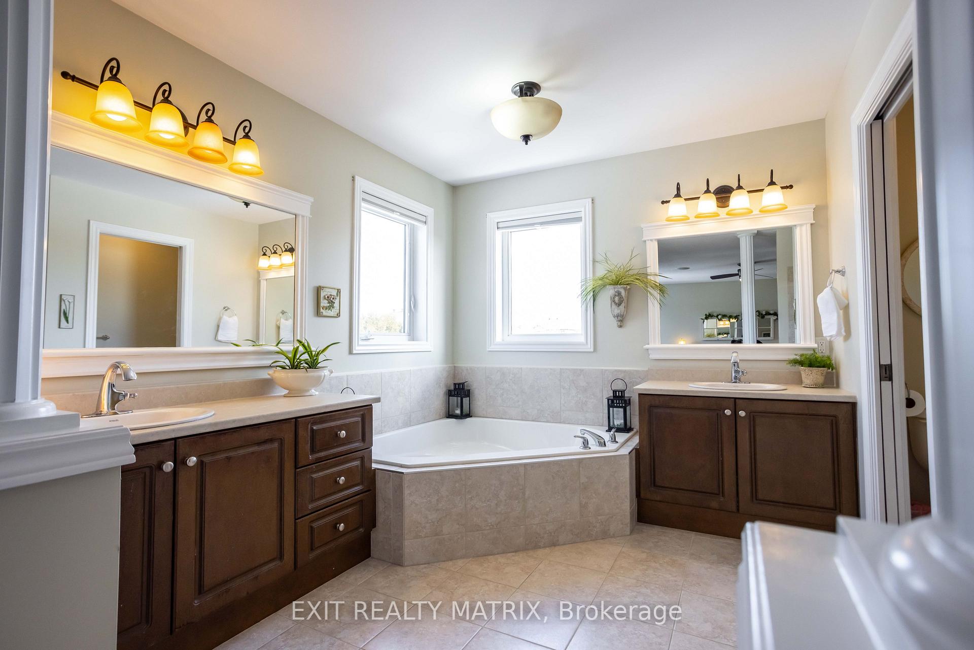 Photo 24 of 48 De La Rive Drive, Russell, Embrun — HOMEH