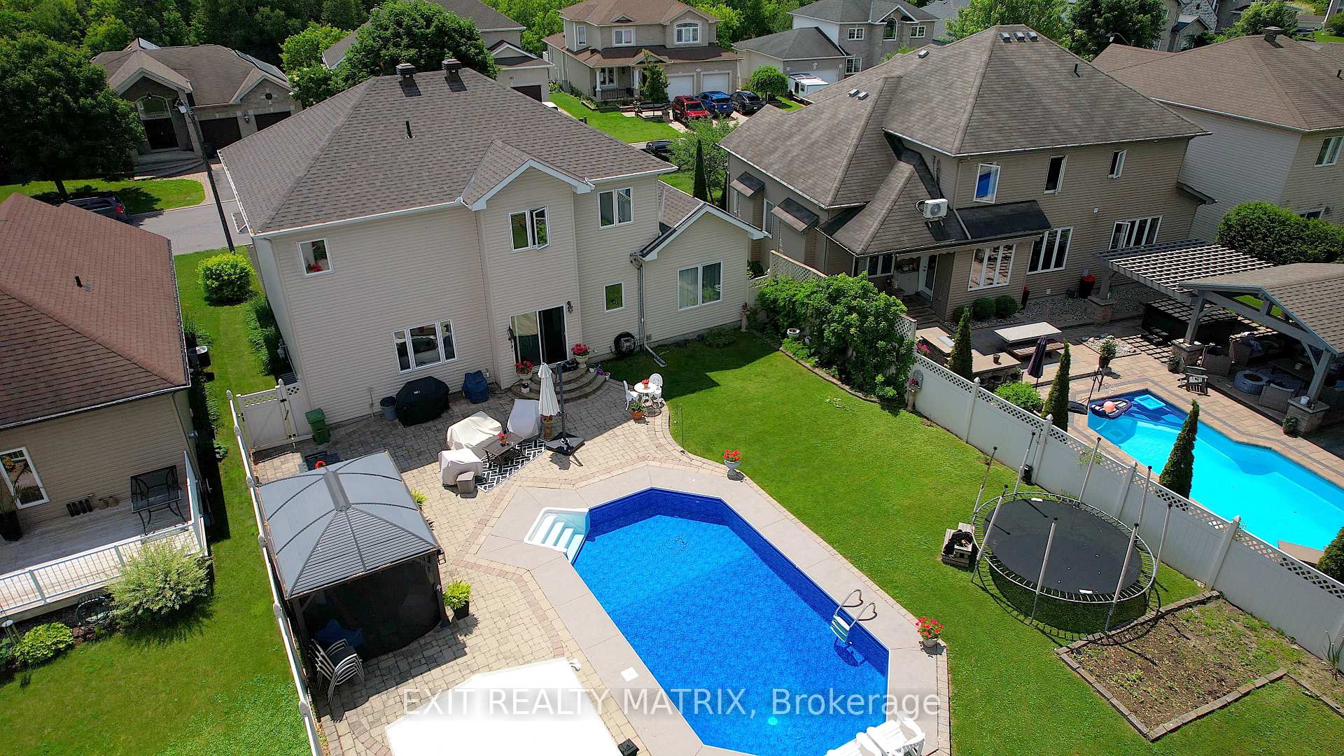 Photo 43 of 48 De La Rive Drive, Russell, Embrun — HOMEH