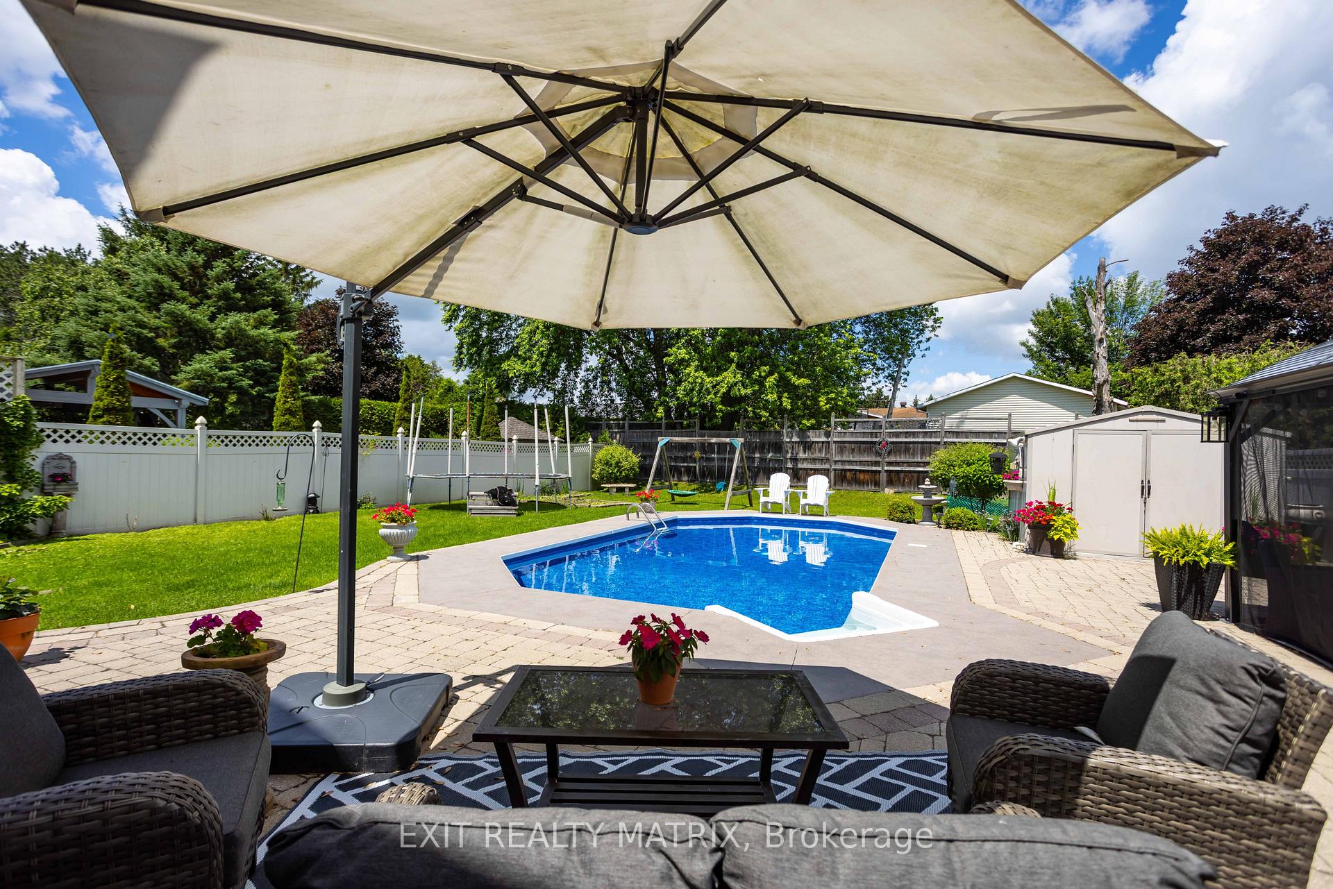 Photo 46 of 48 De La Rive Drive, Russell, Embrun — HOMEH