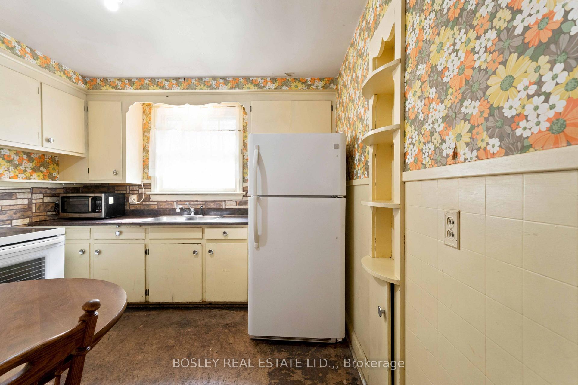 Photo 12 of 38 Spruce Street, St. Catharines, Downtown — HOMEH