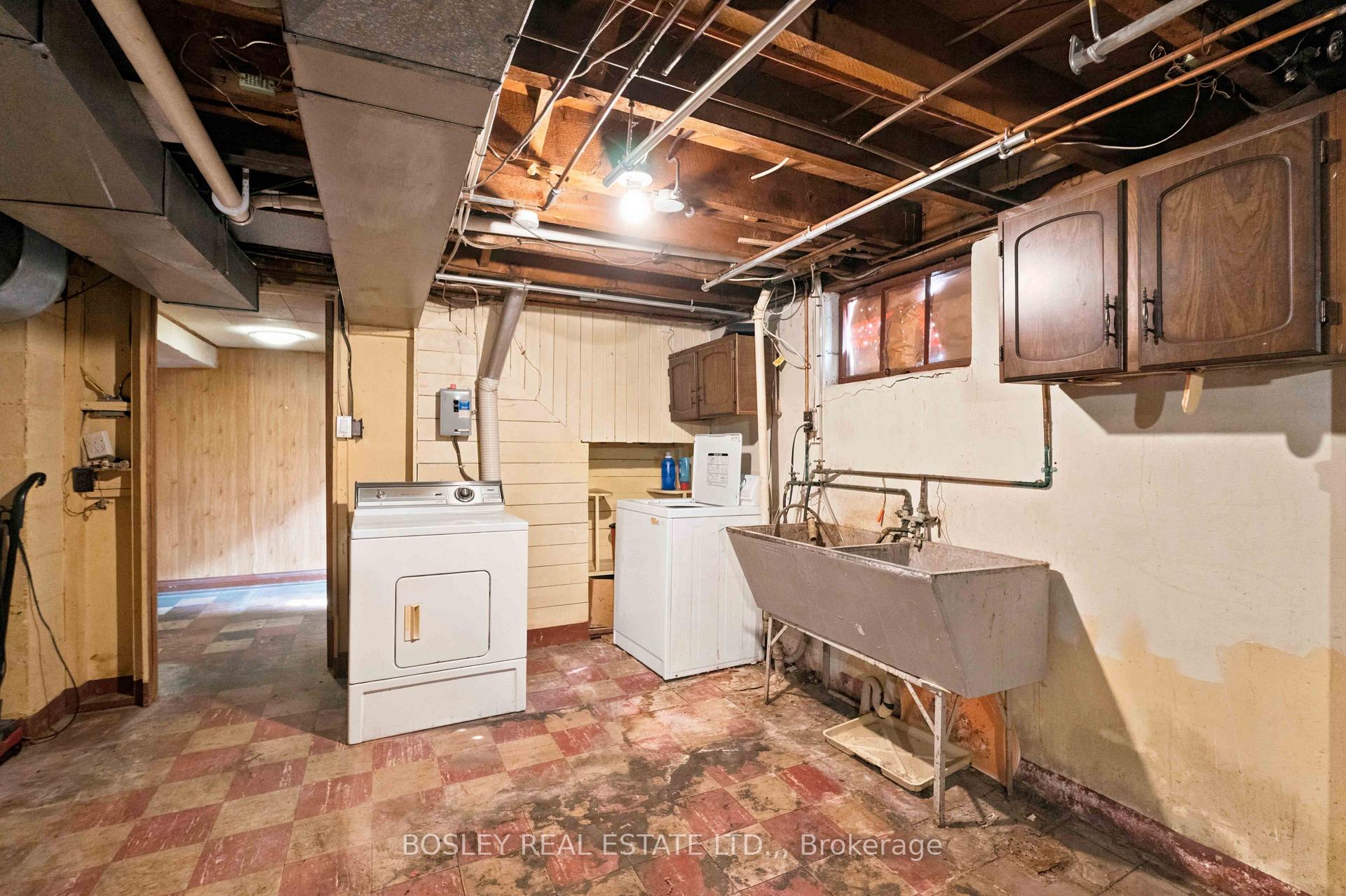 Photo 23 of 38 Spruce Street, St. Catharines, Downtown — HOMEH