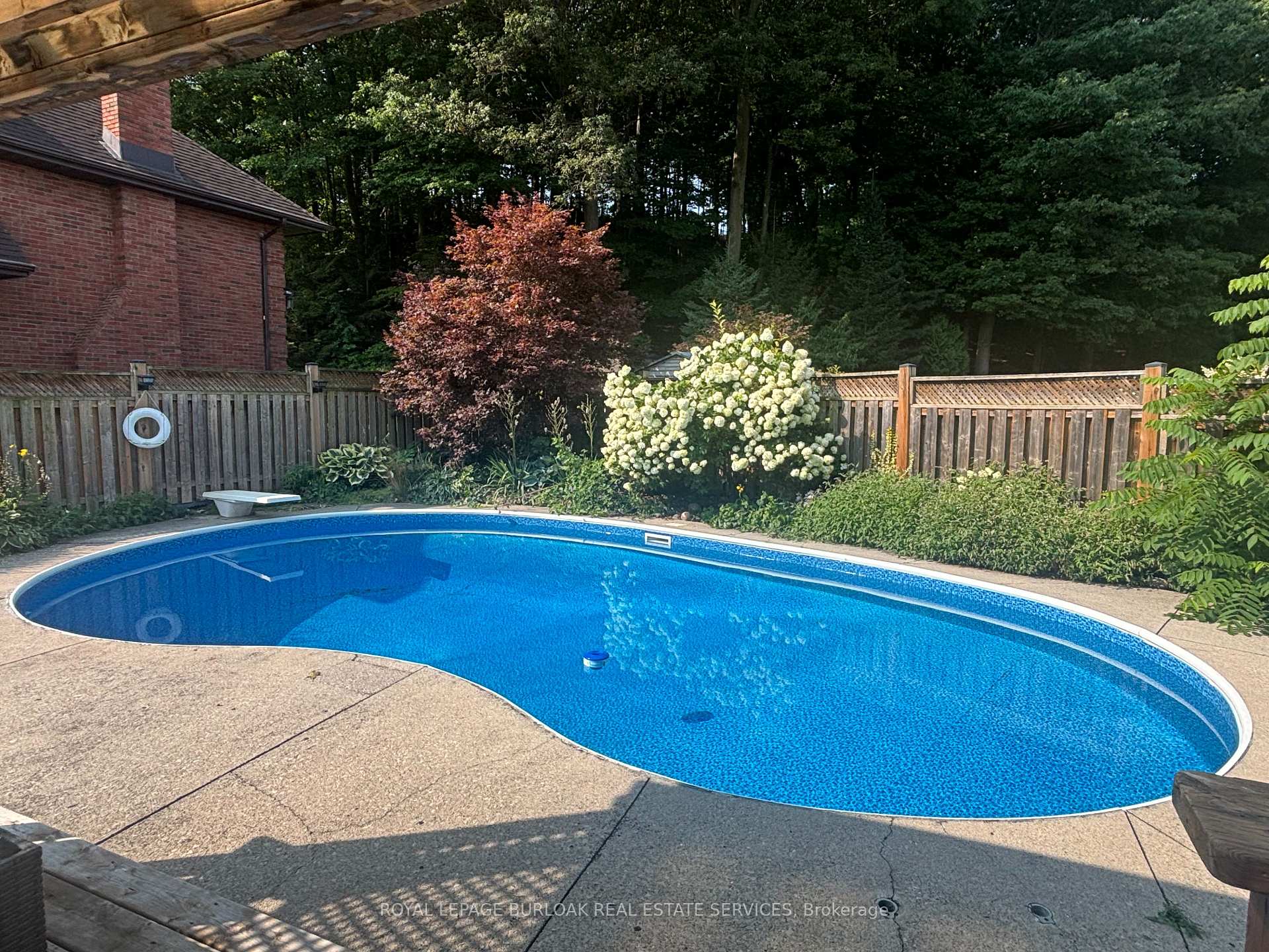 Photo 2 of 4 Sunhaven Court, Hamilton, Stoney Creek — HOMEH