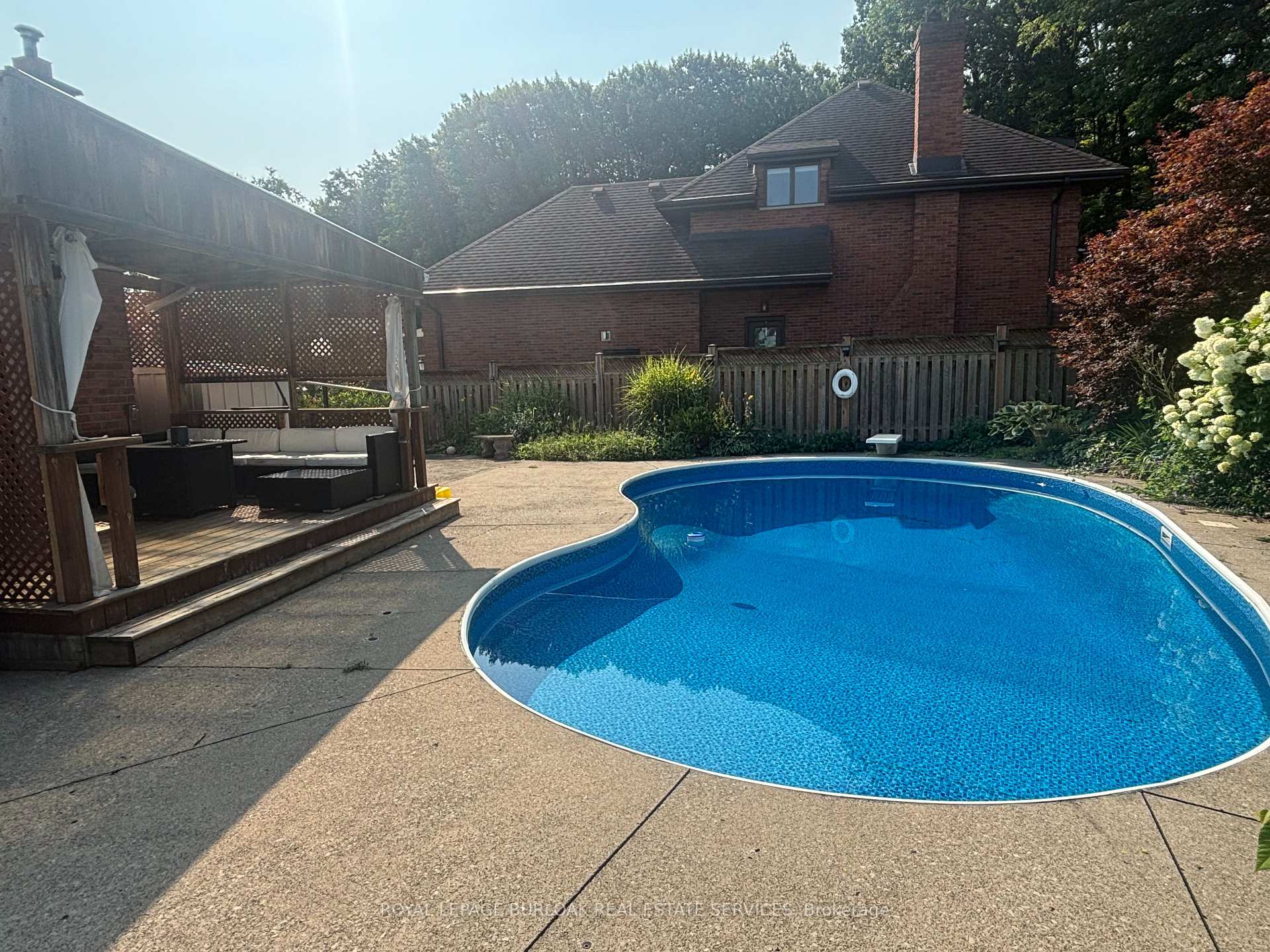 Photo 4 of 4 Sunhaven Court, Hamilton, Stoney Creek — HOMEH
