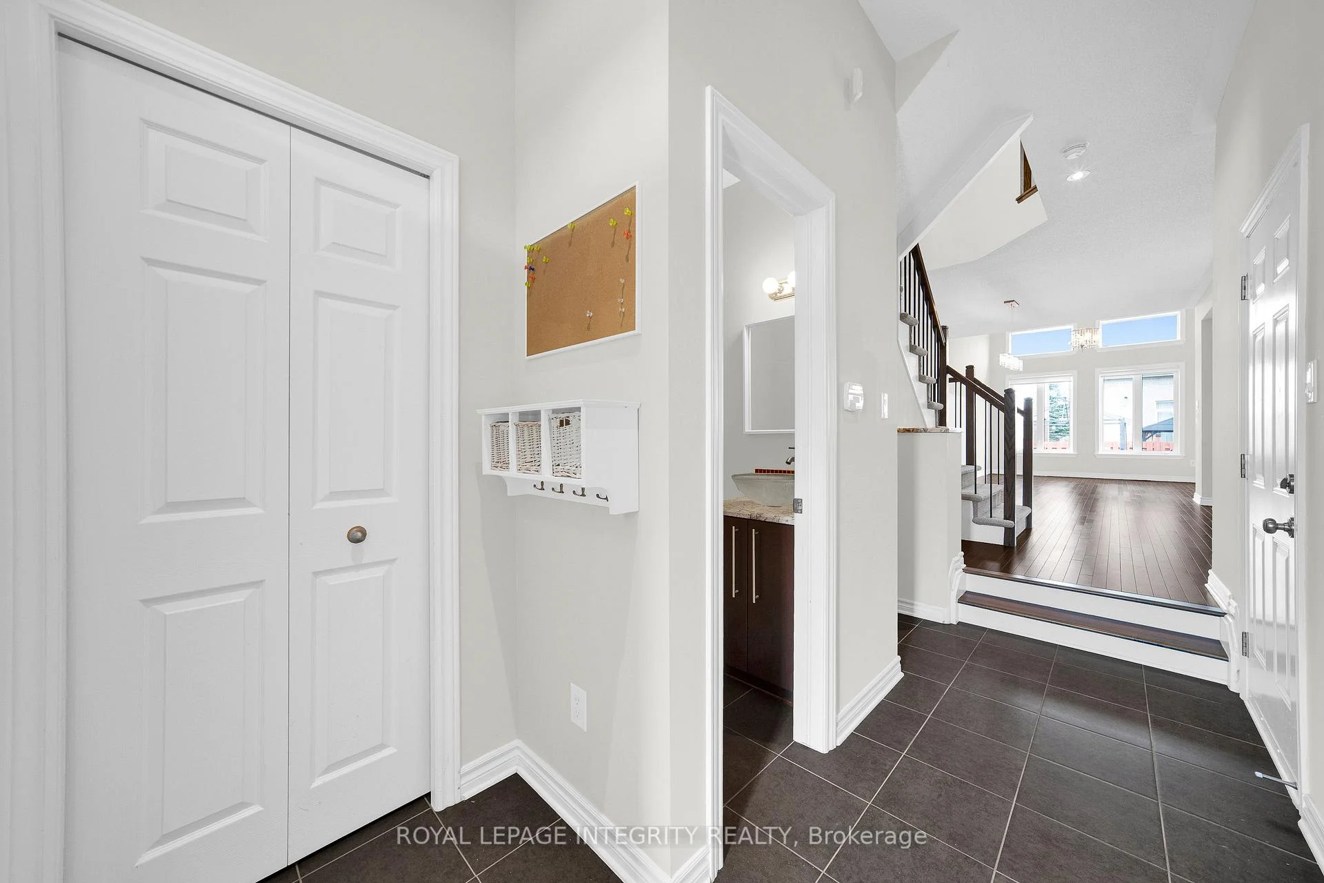 Photo 4 of 6067 North Bluff Drive, Ottawa, Riverside South/Gloucester Glen — HOMEH
