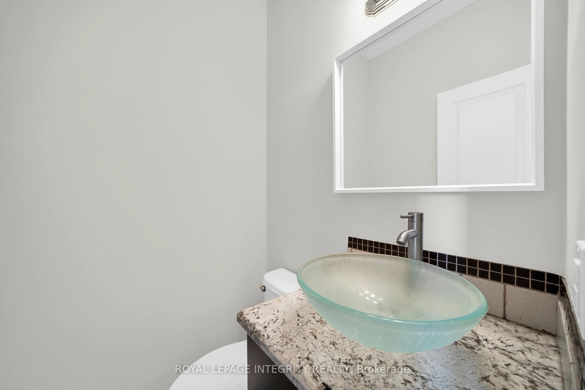 Photo 6 of 6067 North Bluff Drive, Ottawa, Riverside South/Gloucester Glen — HOMEH