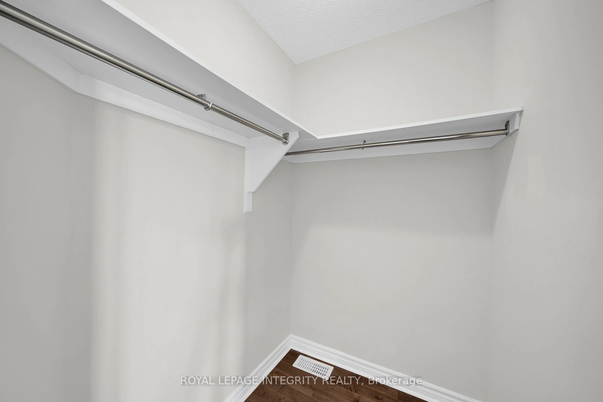 Photo 32 of 6067 North Bluff Drive, Ottawa, Riverside South/Gloucester Glen — HOMEH