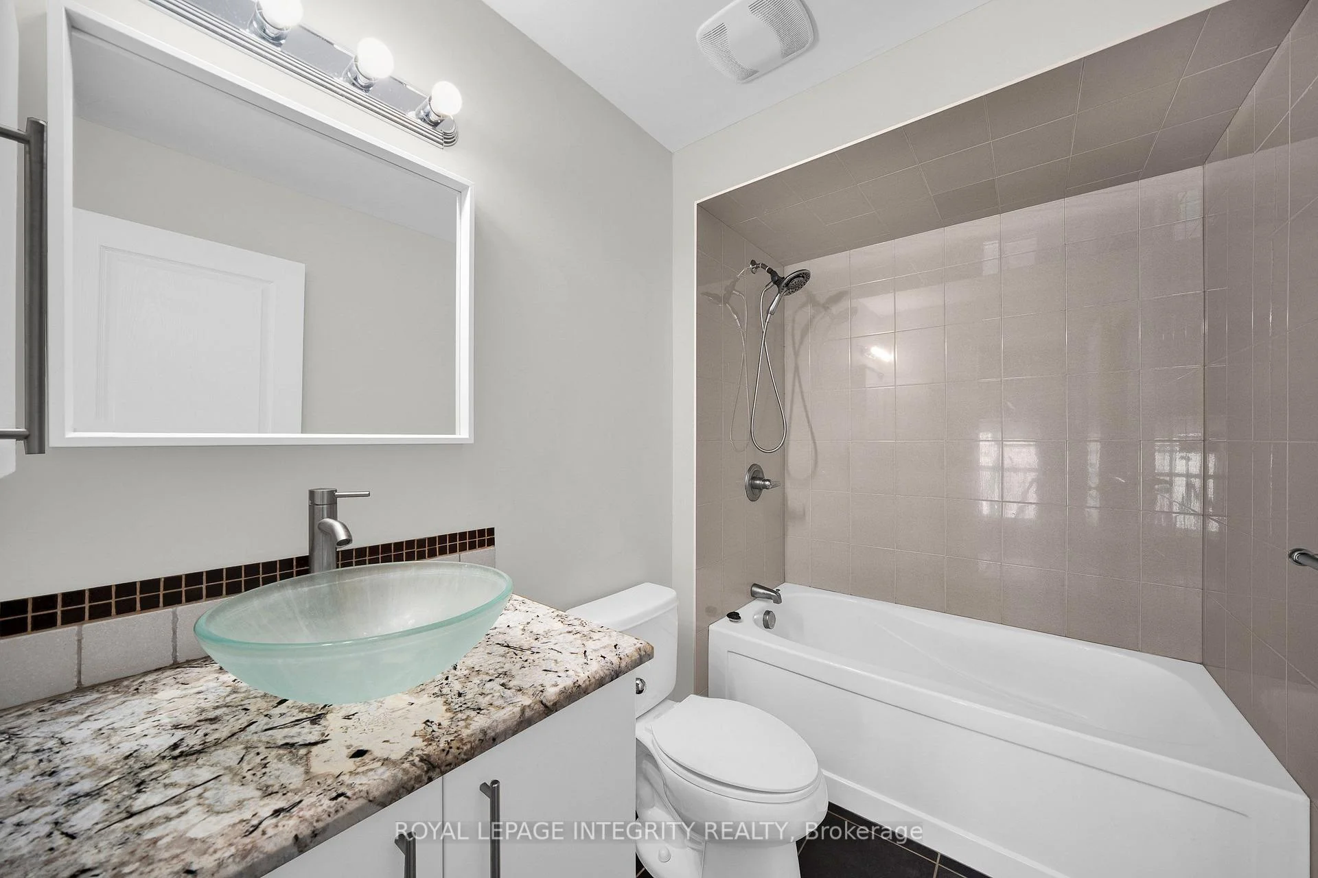 Photo 36 of 6067 North Bluff Drive, Ottawa, Riverside South/Gloucester Glen — HOMEH