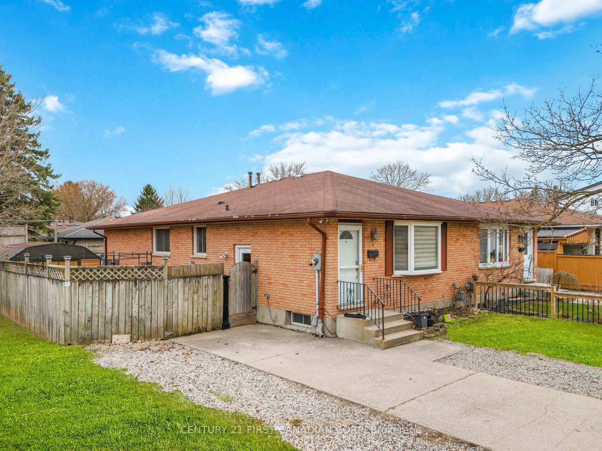 Photo 1 of 54 Brennan Drive N, Strathroy-Caradoc, NW — HOMEH
