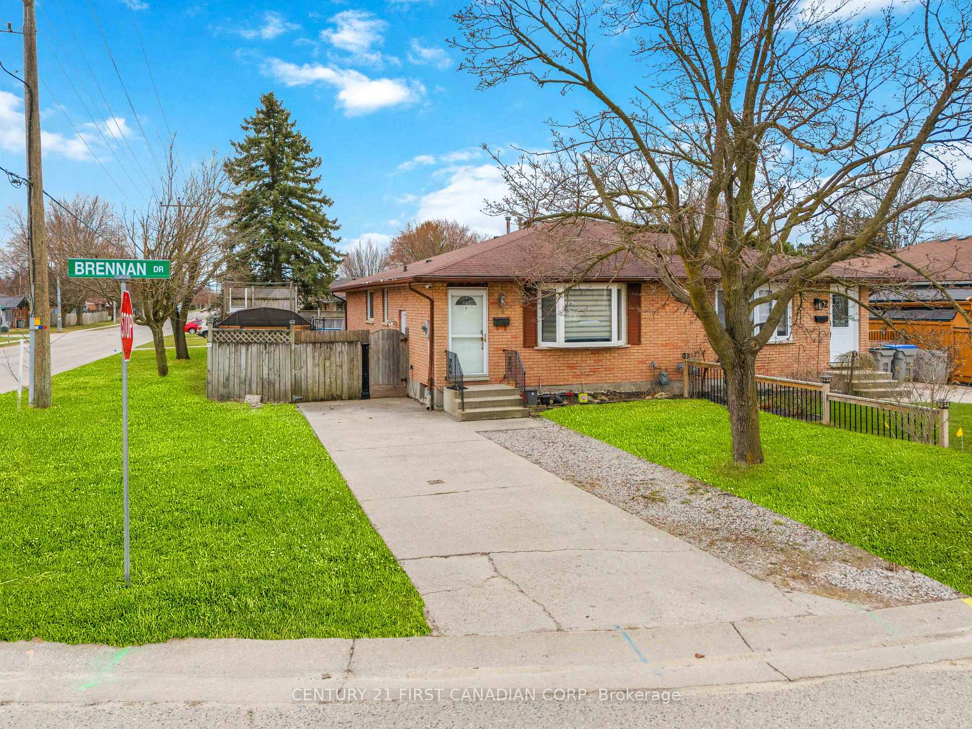 Photo 3 of 54 Brennan Drive N, Strathroy-Caradoc, NW — HOMEH