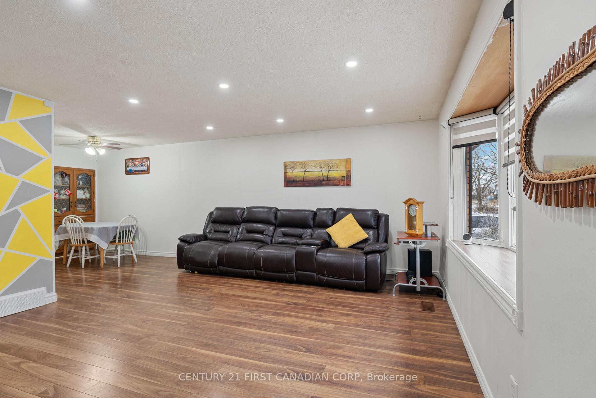 Photo 5 of 54 Brennan Drive N, Strathroy-Caradoc, NW — HOMEH