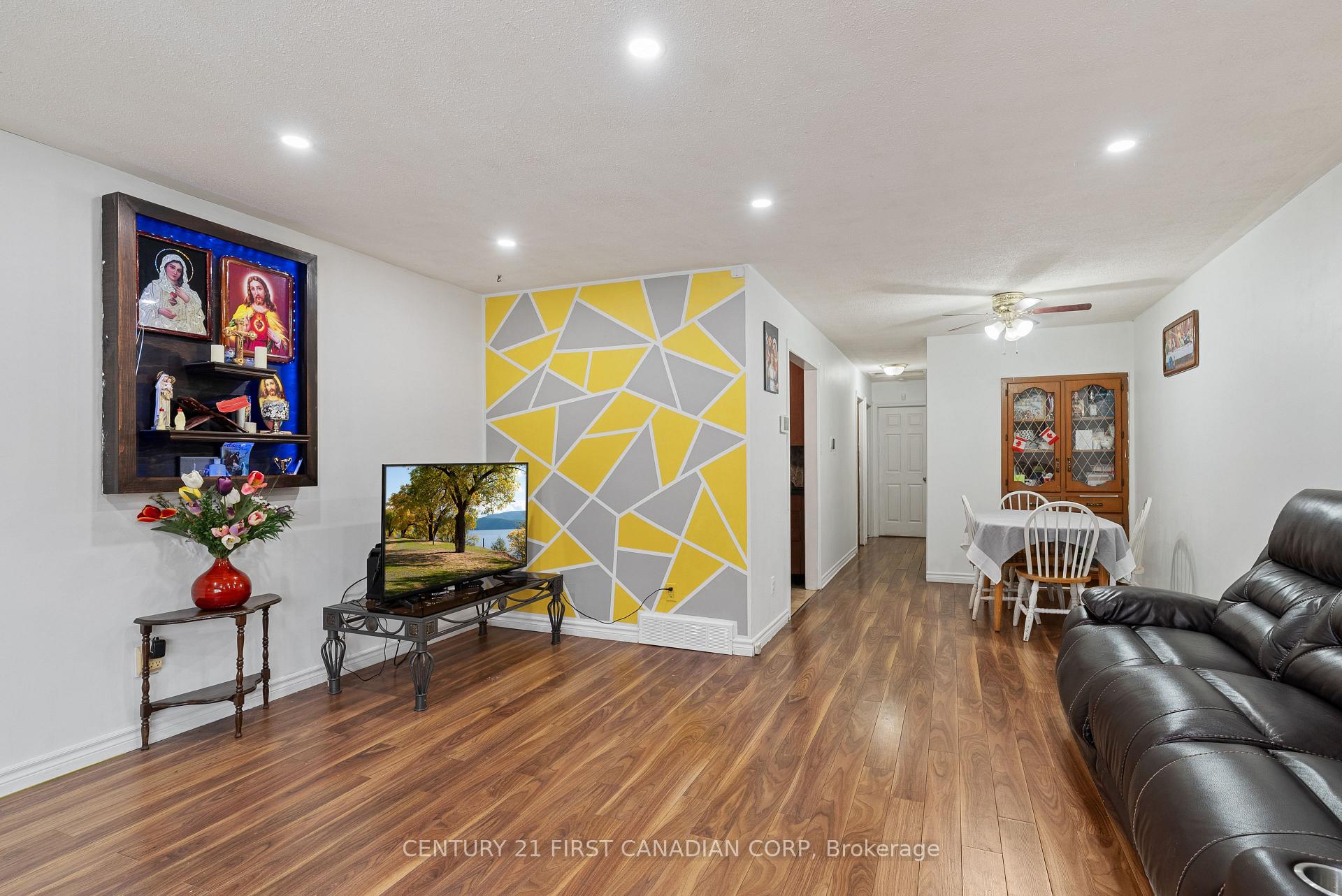 Photo 6 of 54 Brennan Drive N, Strathroy-Caradoc, NW — HOMEH
