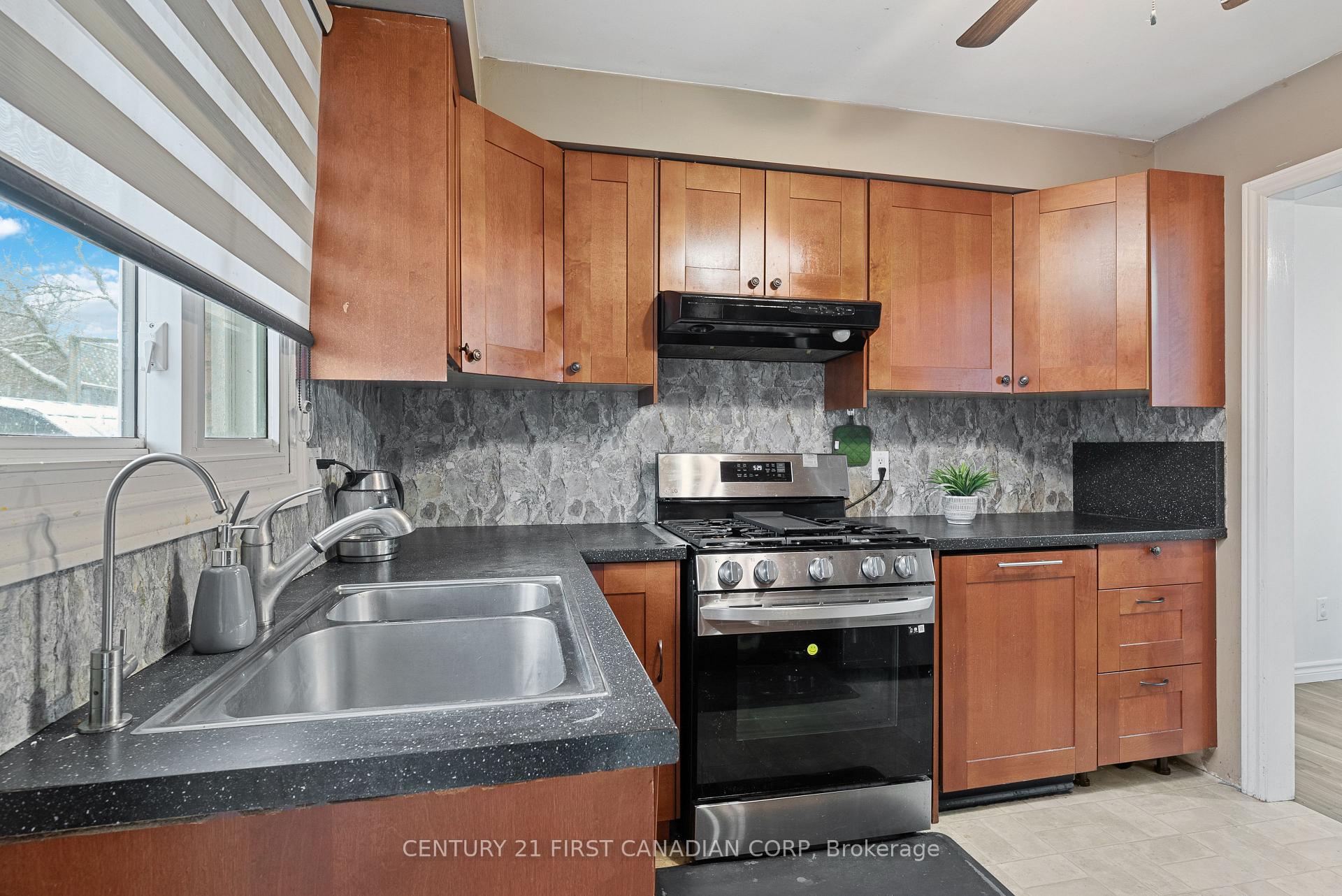 Photo 8 of 54 Brennan Drive N, Strathroy-Caradoc, NW — HOMEH