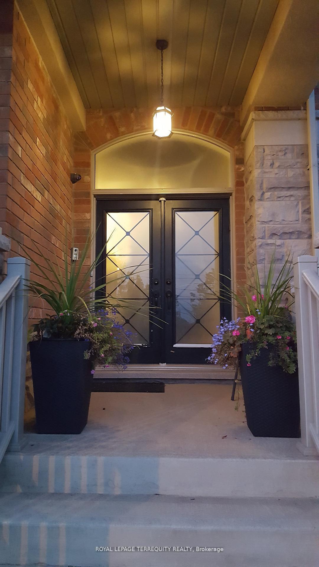 Photo 2 of 19 Black Diamond Crescent, Brampton, Credit Valley — HOMEH
