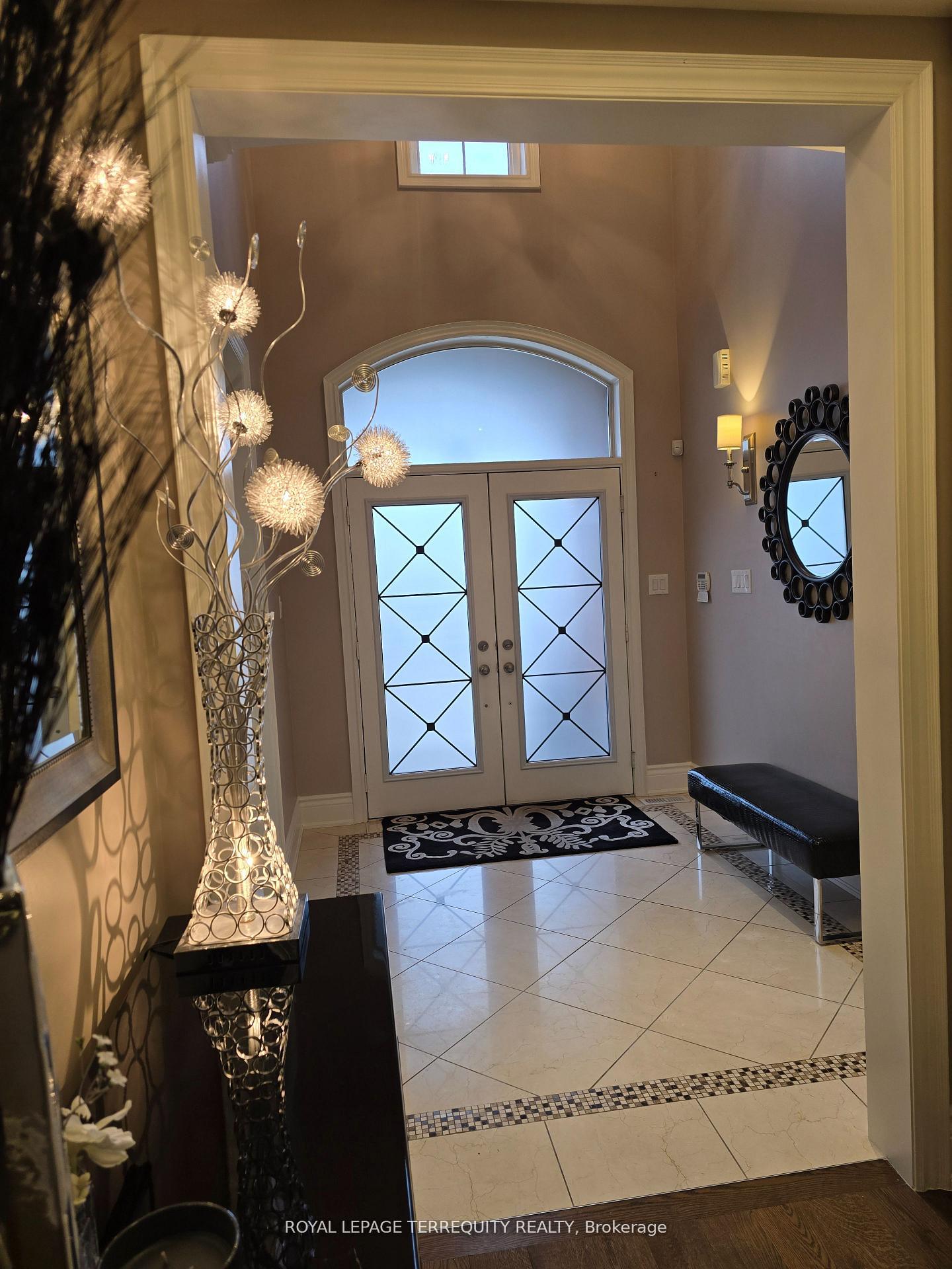 Photo 3 of 19 Black Diamond Crescent, Brampton, Credit Valley — HOMEH