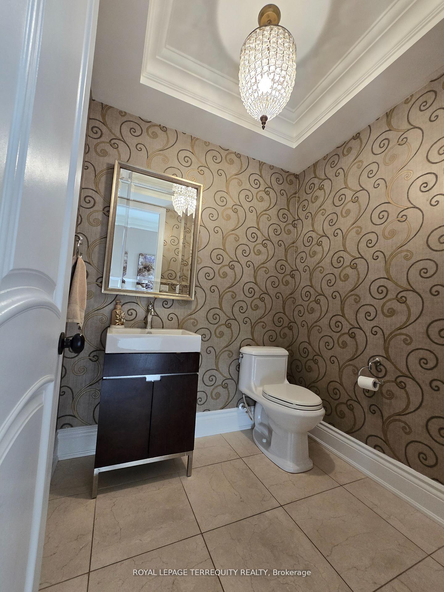 Photo 8 of 19 Black Diamond Crescent, Brampton, Credit Valley — HOMEH