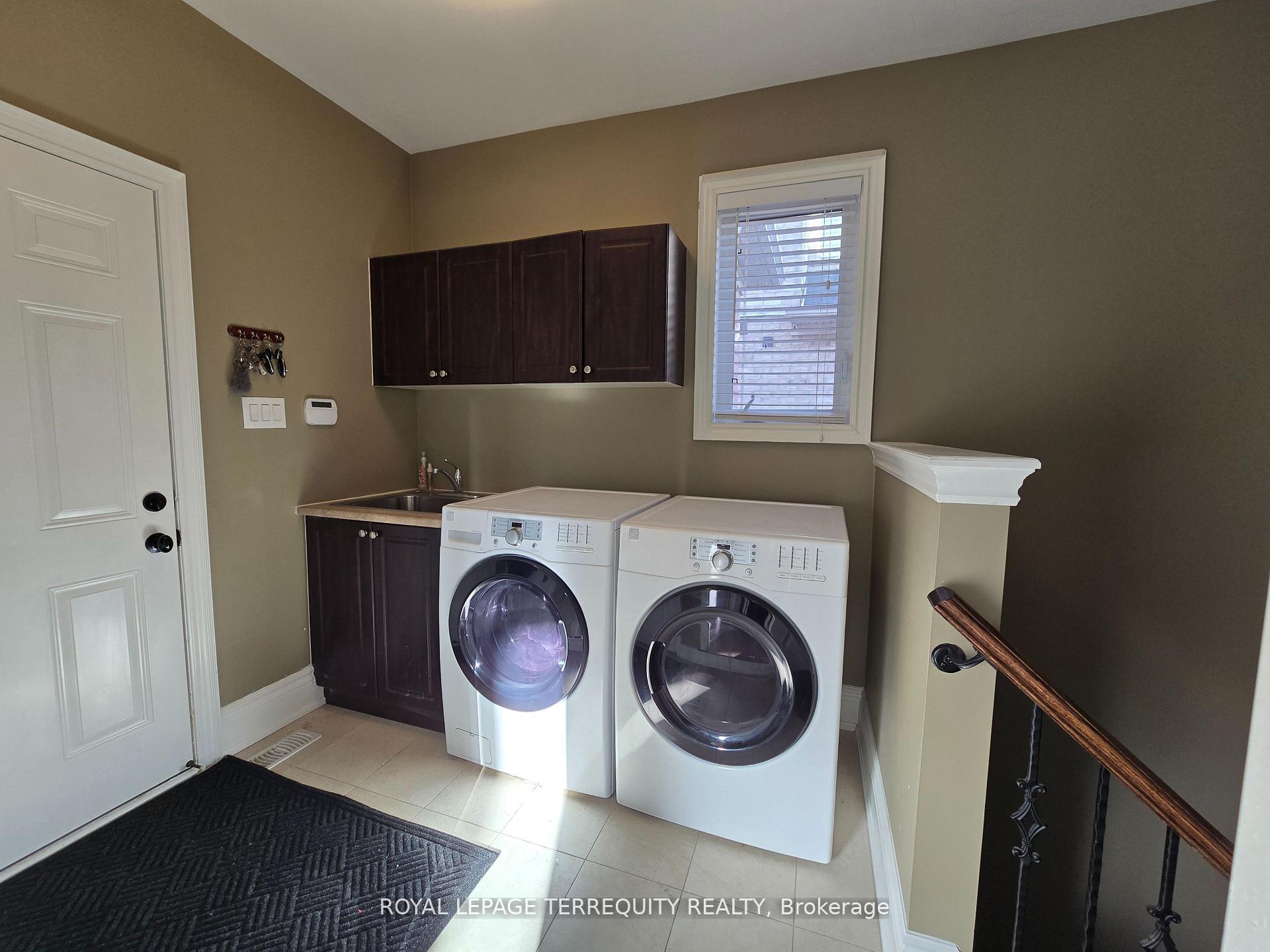 Photo 13 of 19 Black Diamond Crescent, Brampton, Credit Valley — HOMEH