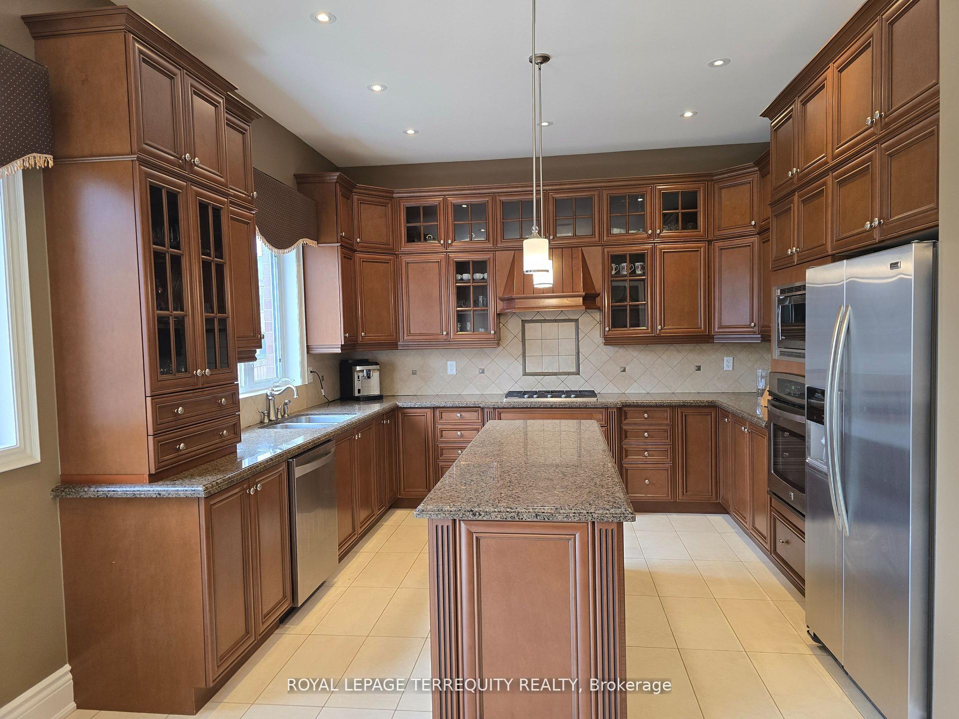 Photo 14 of 19 Black Diamond Crescent, Brampton, Credit Valley — HOMEH