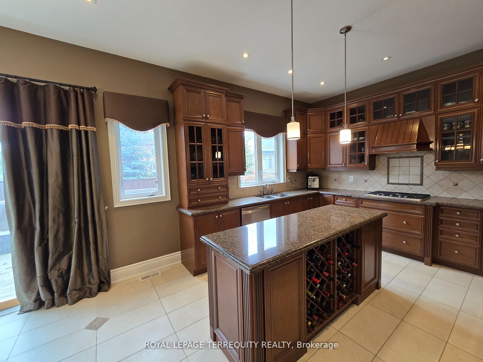 Photo 15 of 19 Black Diamond Crescent, Brampton, Credit Valley — HOMEH