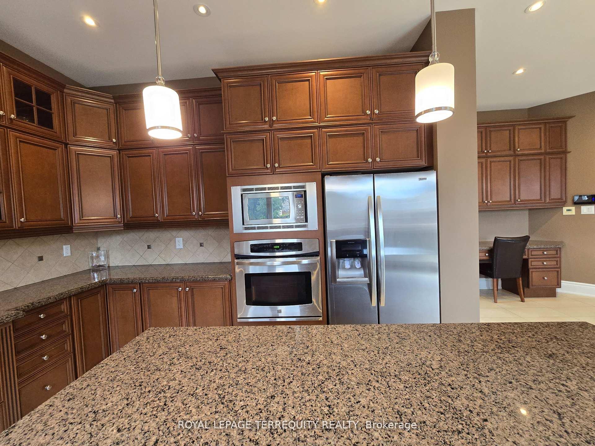 Photo 16 of 19 Black Diamond Crescent, Brampton, Credit Valley — HOMEH