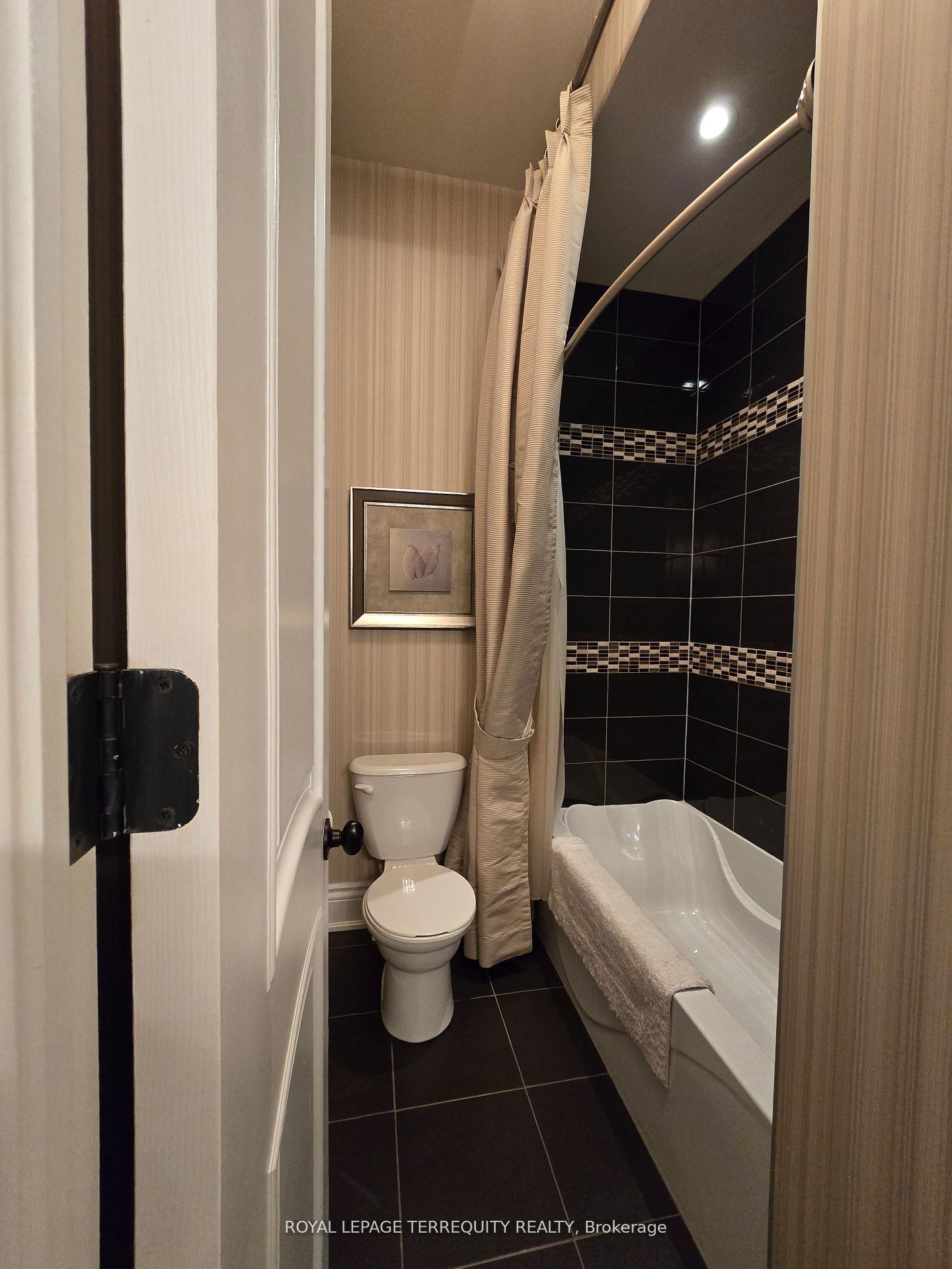 Photo 29 of 19 Black Diamond Crescent, Brampton, Credit Valley — HOMEH