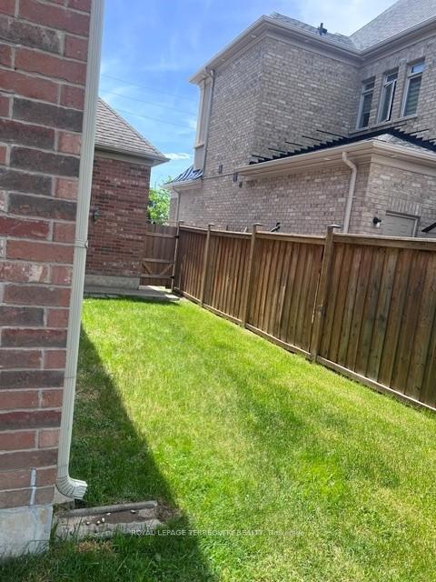 Photo 39 of 19 Black Diamond Crescent, Brampton, Credit Valley — HOMEH