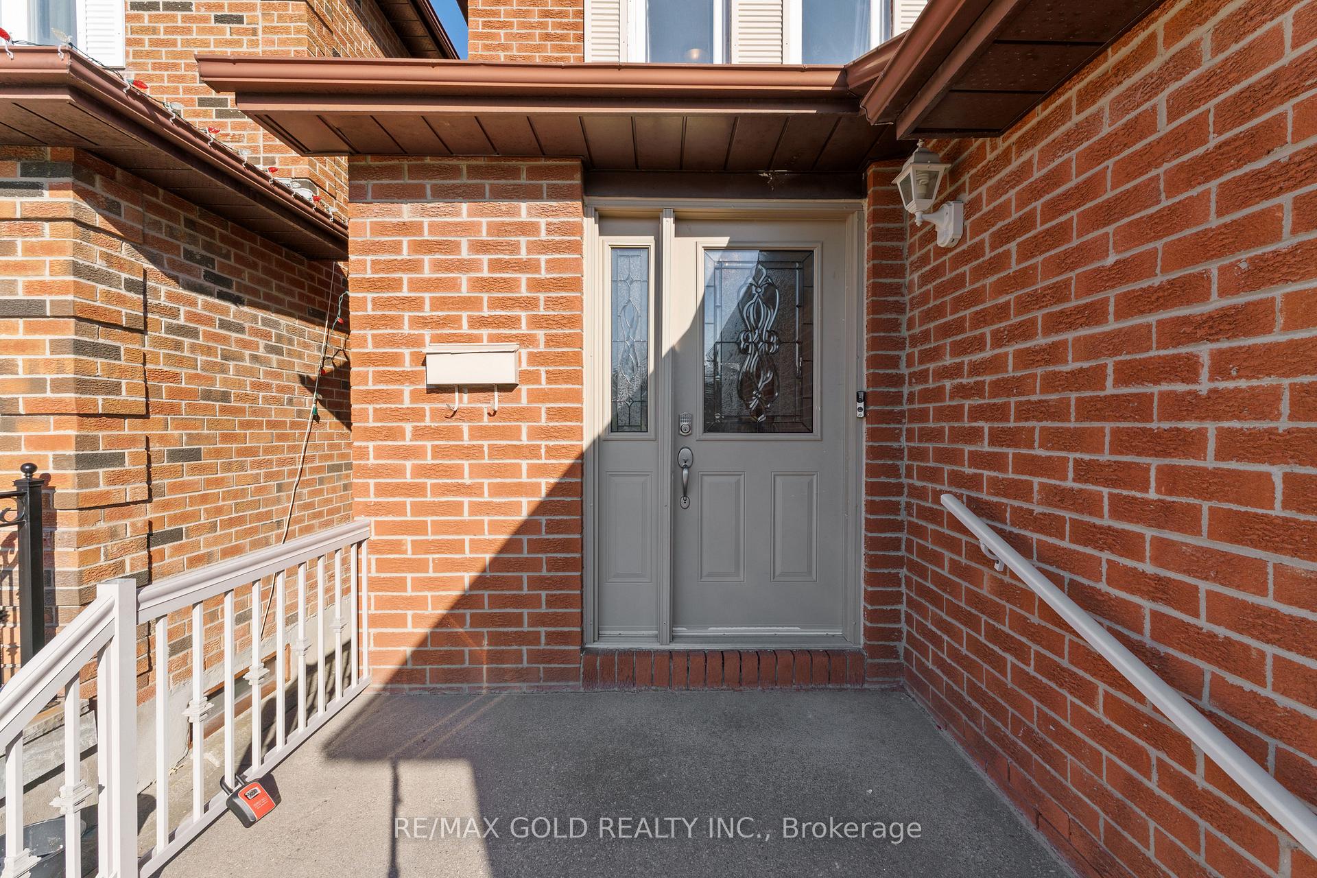 Photo 4 of 115 Misty Meadow Drive, Vaughan, East Woodbridge — HOMEH