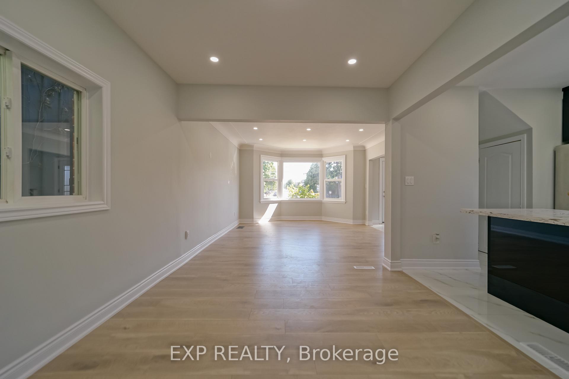 Photo 7 of Unit upstairs, 1509 Main Street, Hamilton, Homeside — HOMEH