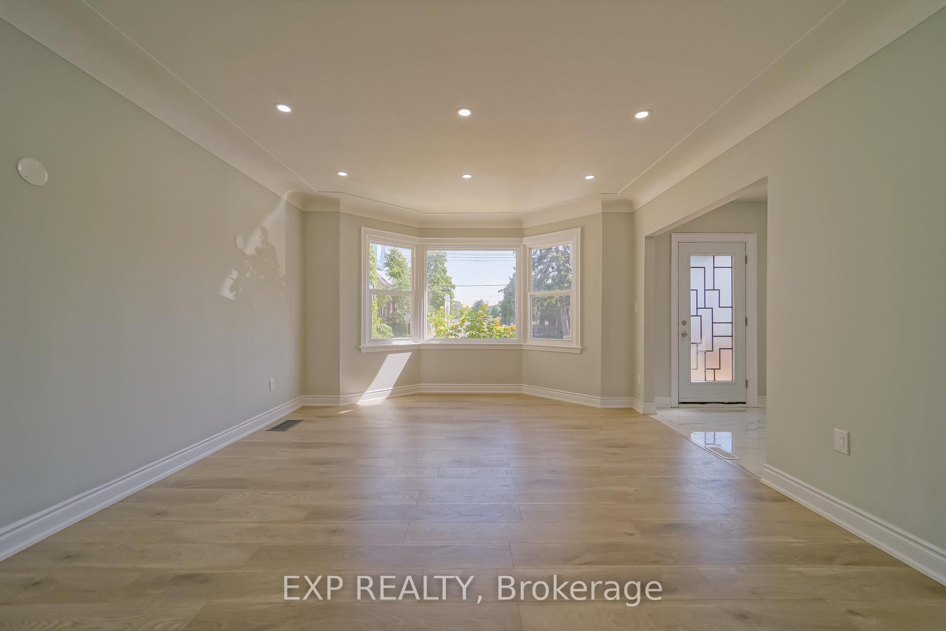 Photo 8 of Unit upstairs, 1509 Main Street, Hamilton, Homeside — HOMEH