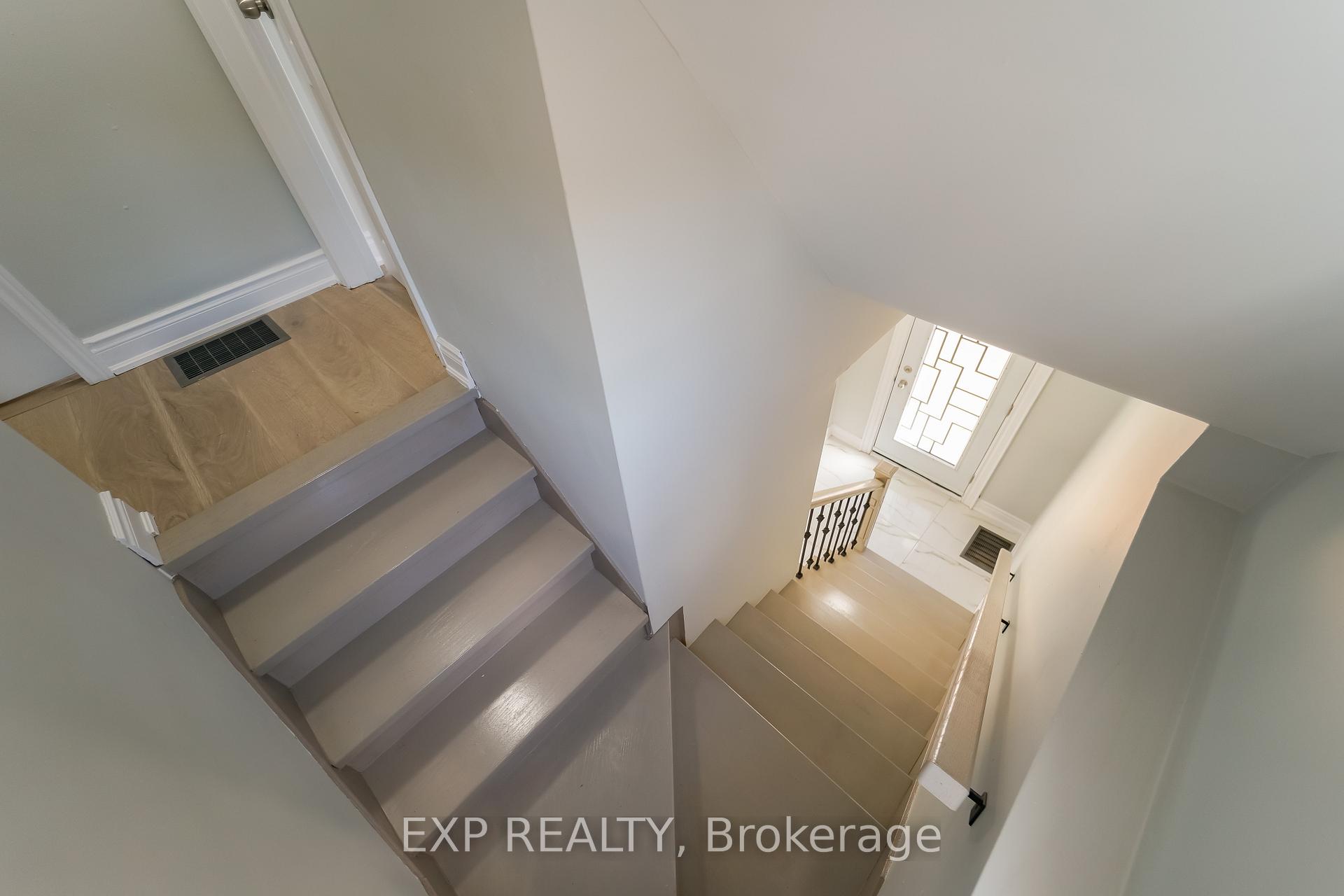 Photo 15 of Unit upstairs, 1509 Main Street, Hamilton, Homeside — HOMEH