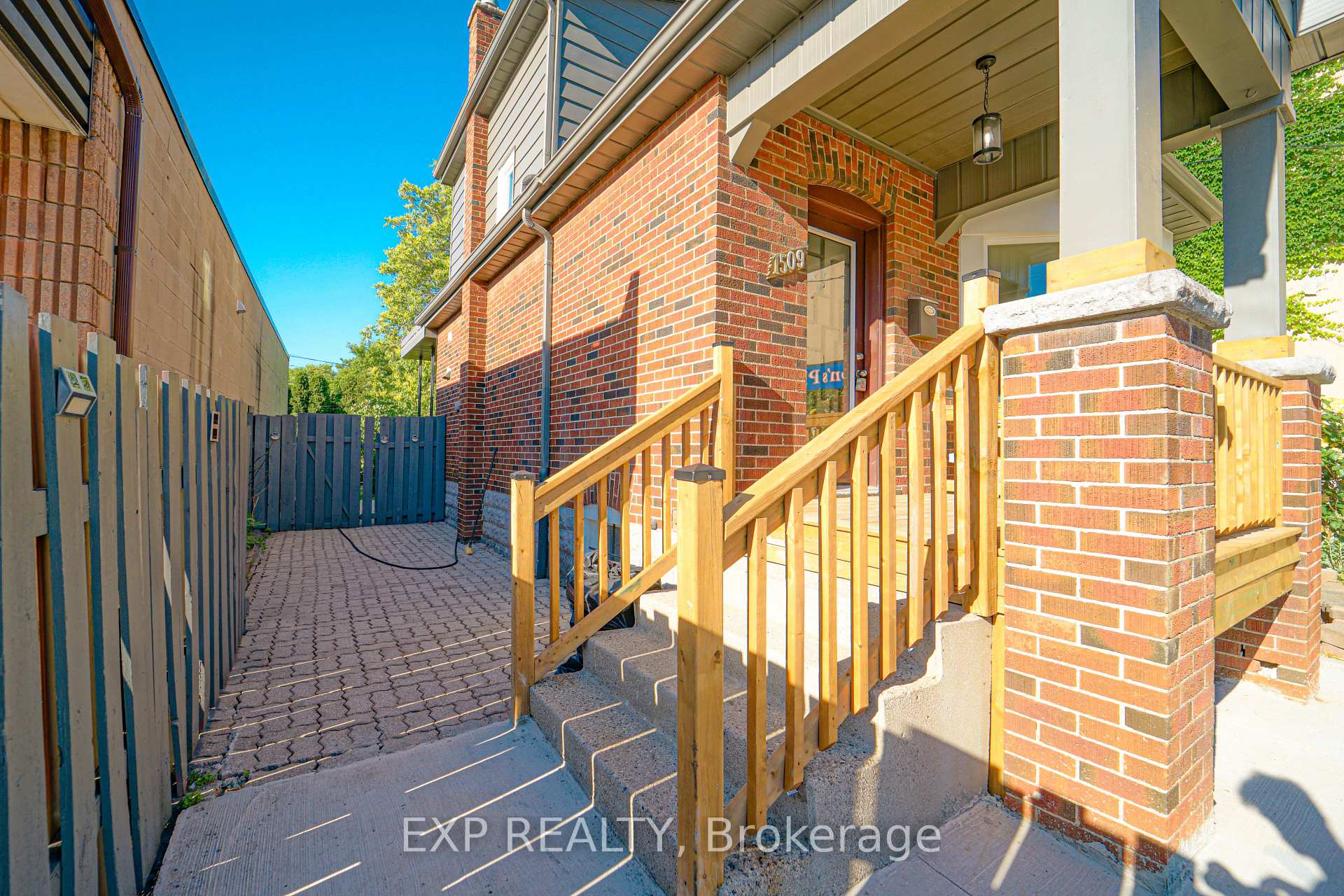 Photo 26 of Unit upstairs, 1509 Main Street, Hamilton, Homeside — HOMEH
